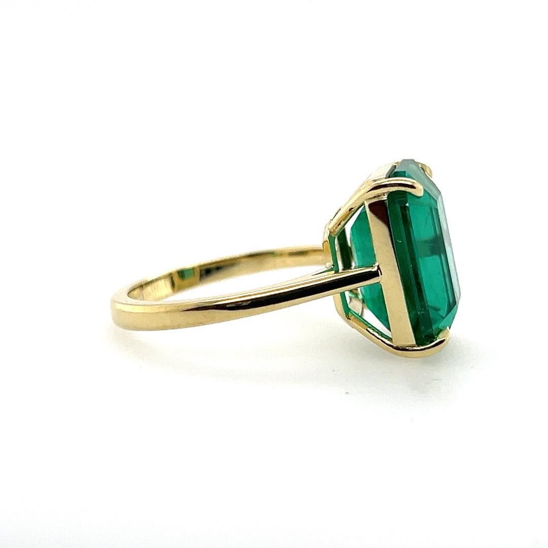 Modern Gold 8.27 Carat AGL Certified Natural Zambian Green Emerald Cocktail Ring For Sale 1