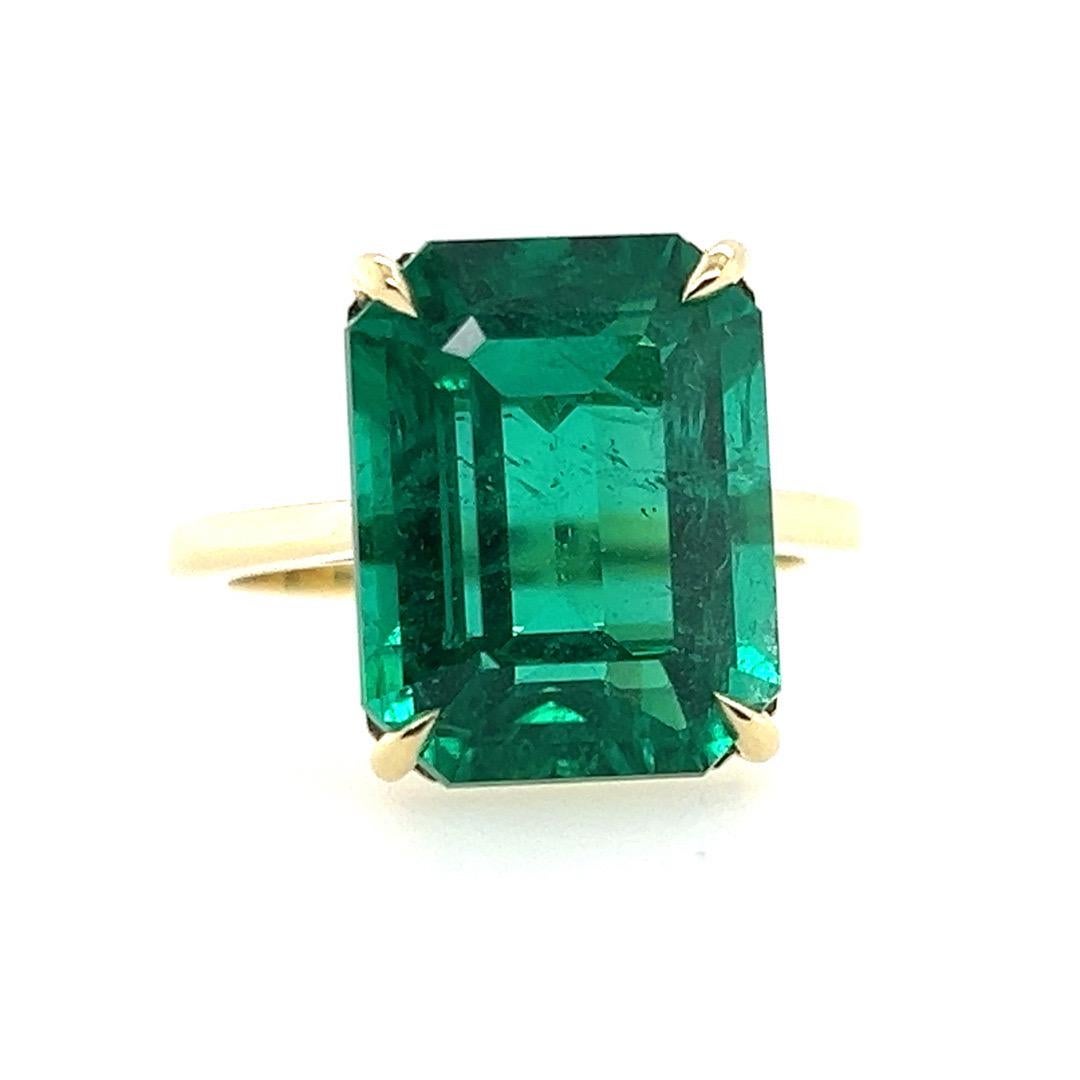 Modern Gold 8.27 Carat AGL Certified Natural Zambian Green Emerald Cocktail Ring For Sale 2