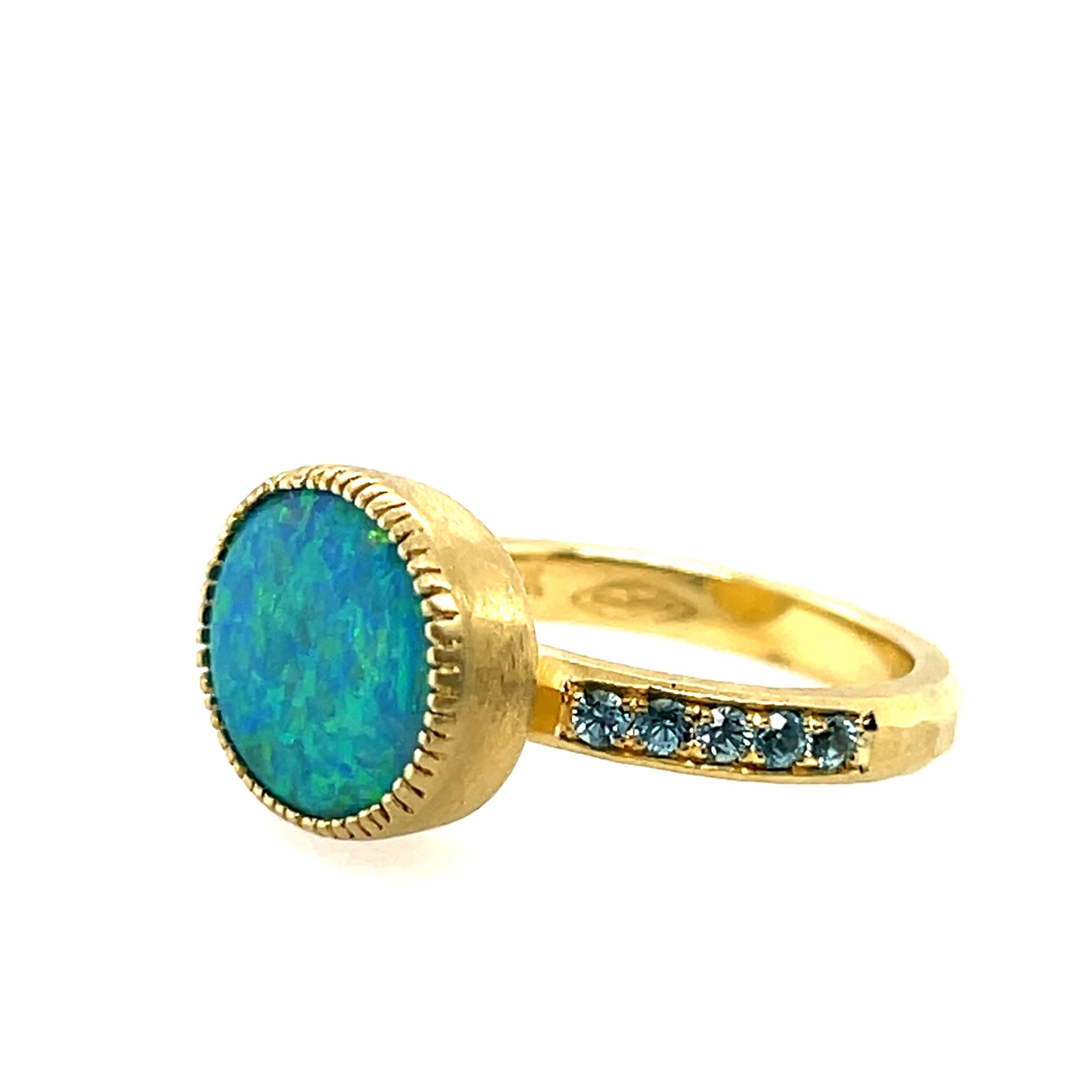 Anello moderno in oro australiano Lightning Ridge Opal Doublet Cocktail Statement Ring In condizioni buone in vendita a Los Angeles, CA