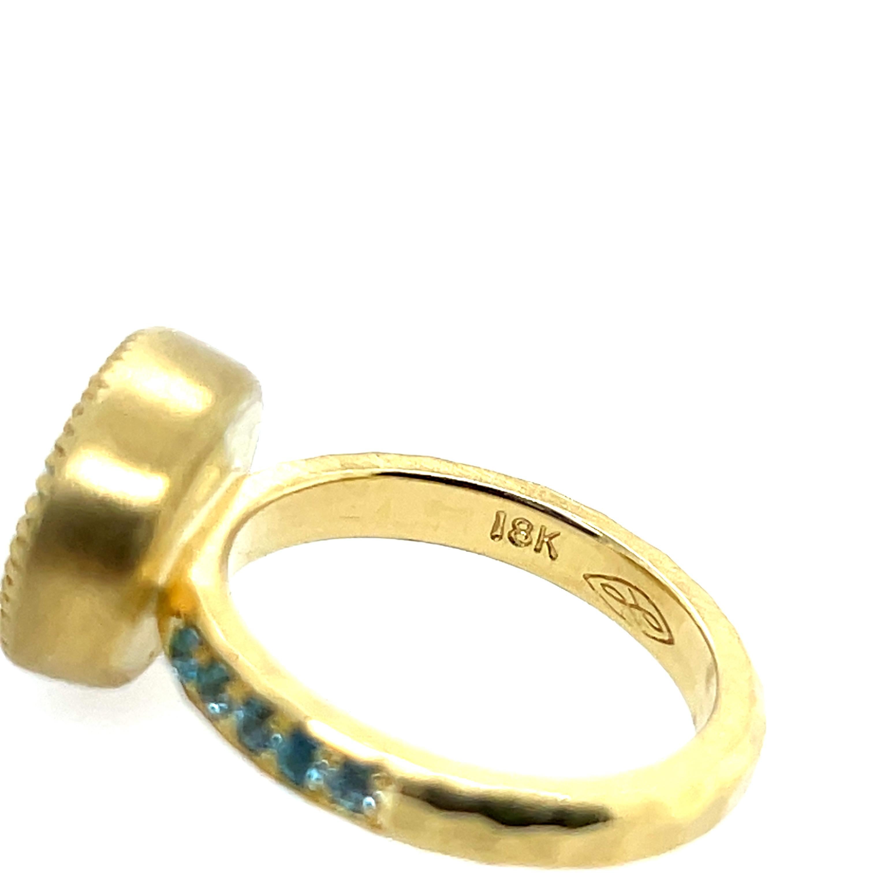 Donna Anello moderno in oro australiano Lightning Ridge Opal Doublet Cocktail Statement Ring in vendita