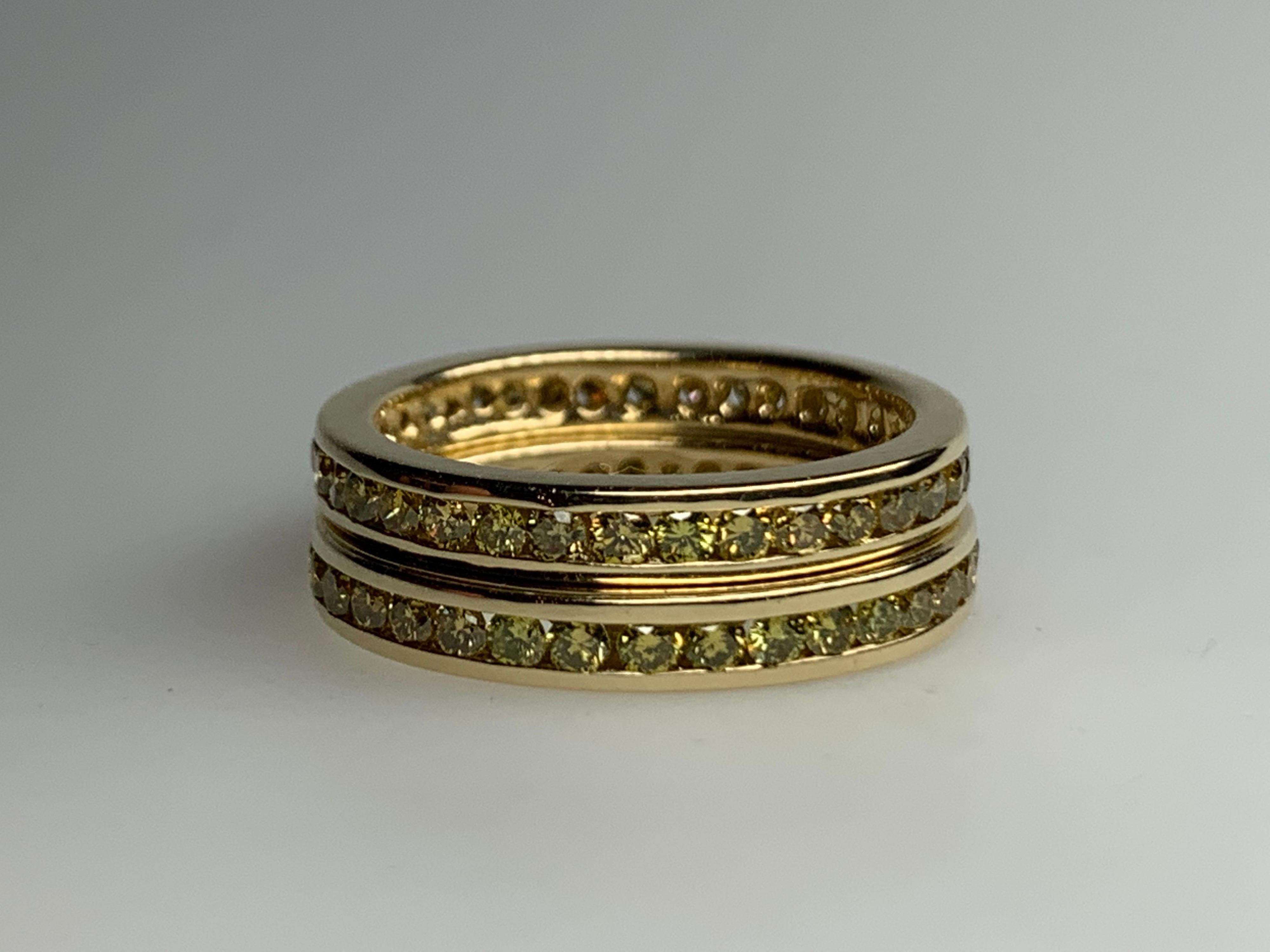 Round Cut Modern Gold Band Pair 3.40 Carat Natural Intense Yellow Diamond Engagement Ring For Sale