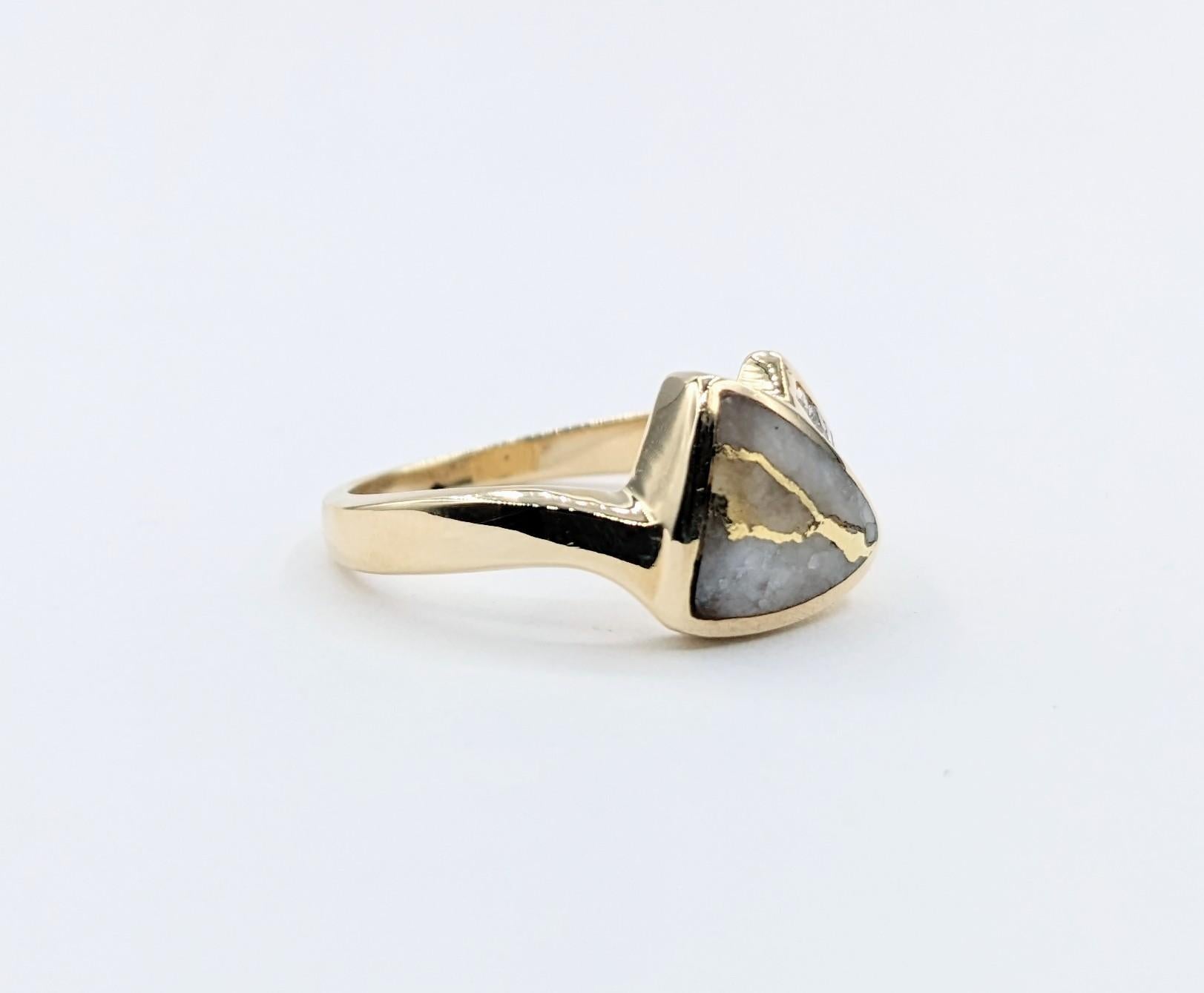 Round Cut Modern Gold-Bearing Quartz & Diamond Ring For Sale