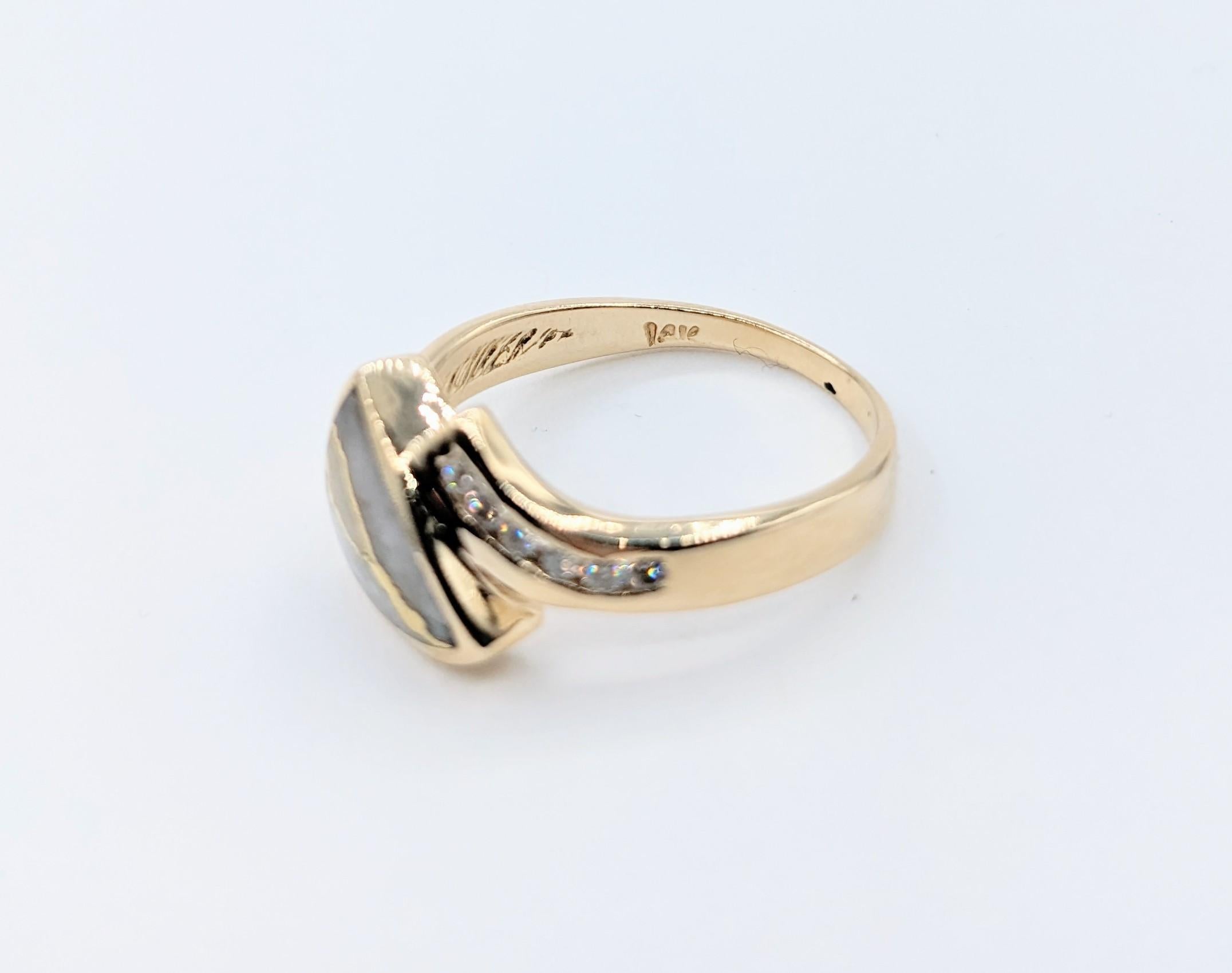 Women's Modern Gold-Bearing Quartz & Diamond Ring For Sale