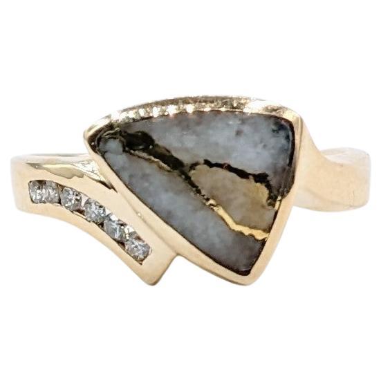 Modern Gold-Bearing Quartz & Diamond Ring For Sale