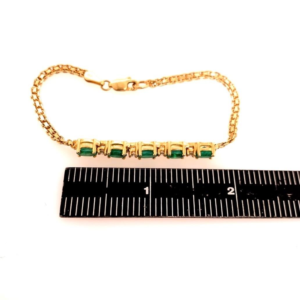 Modern Gold Bracelet 2.50 Carat Natural Oval Emerald and Diamond Gem, circa 1980 For Sale 4