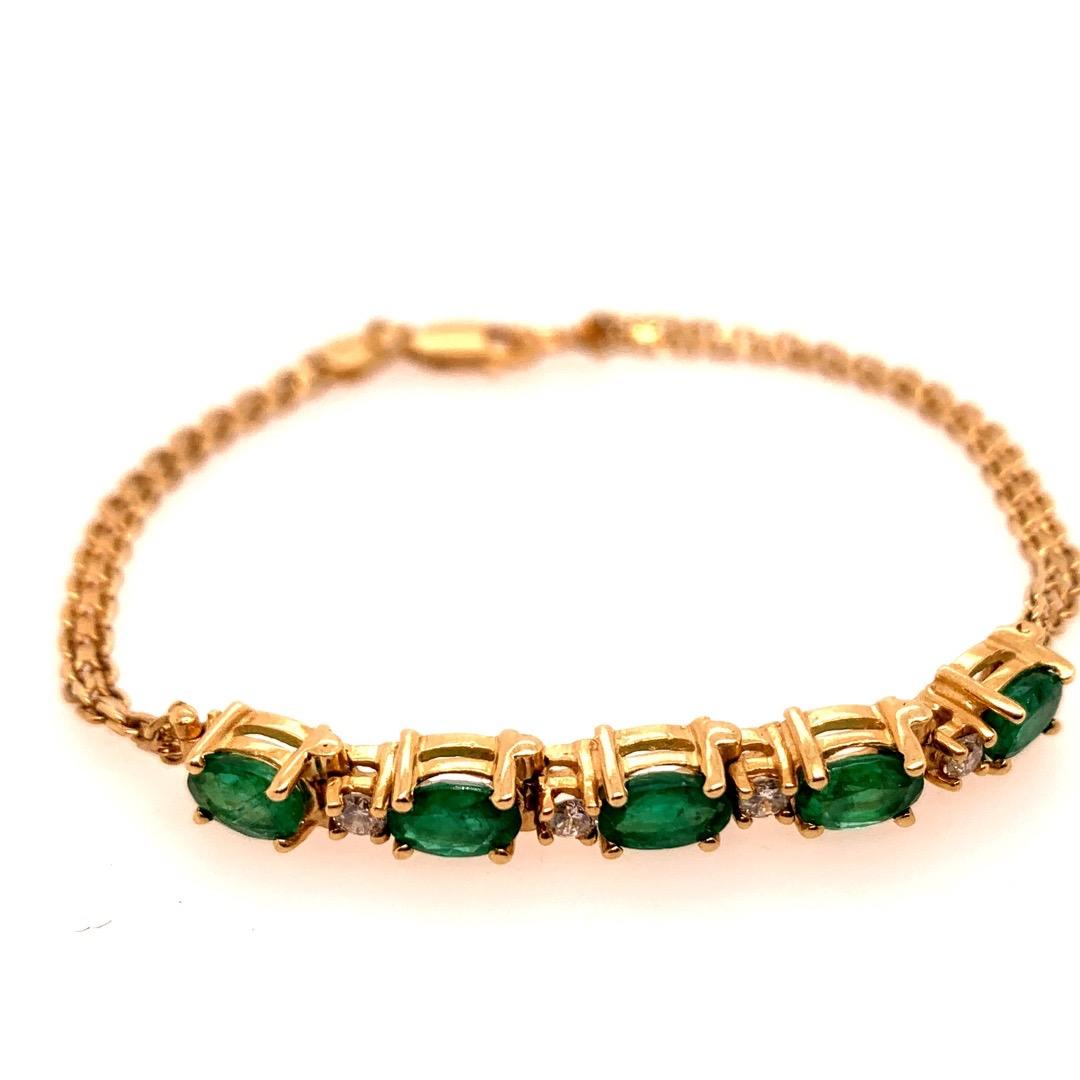 Modern Gold Bracelet 2.50 Carat Natural Oval Emerald and Diamond Gem, circa 1980 In Good Condition For Sale In Los Angeles, CA