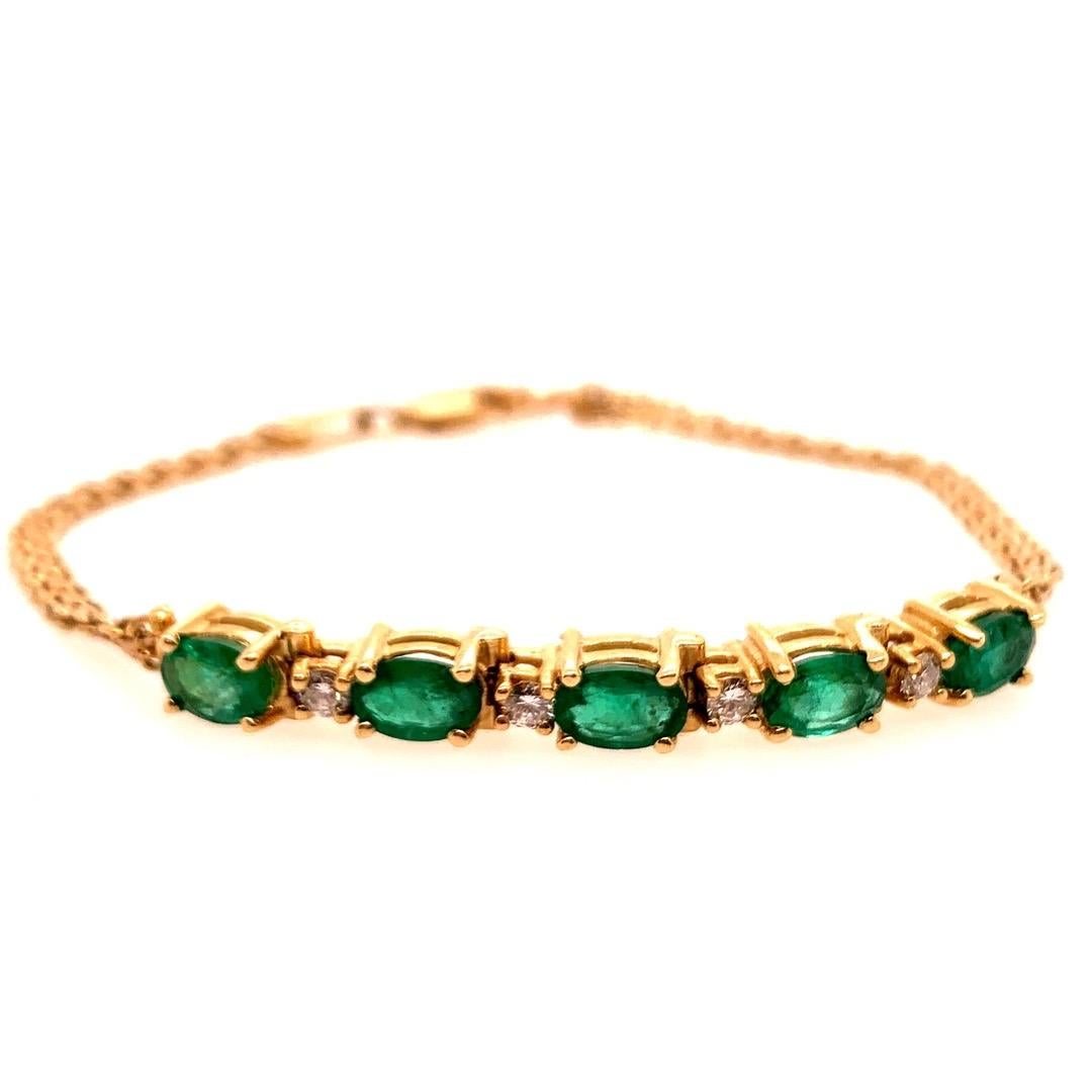 Women's Modern Gold Bracelet 2.50 Carat Natural Oval Emerald and Diamond Gem, circa 1980 For Sale