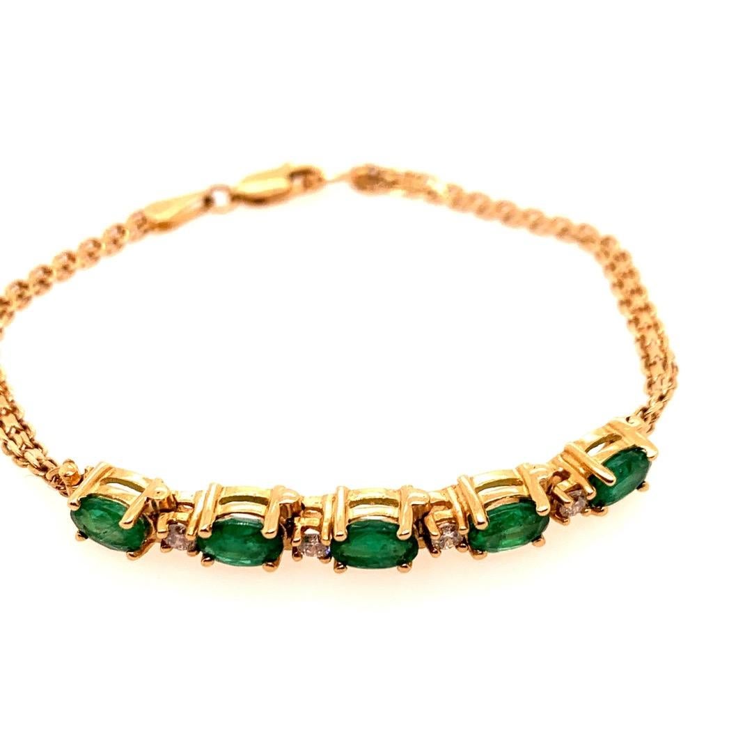 Modern Gold Bracelet 2.50 Carat Natural Oval Emerald and Diamond Gem, circa 1980 For Sale 1