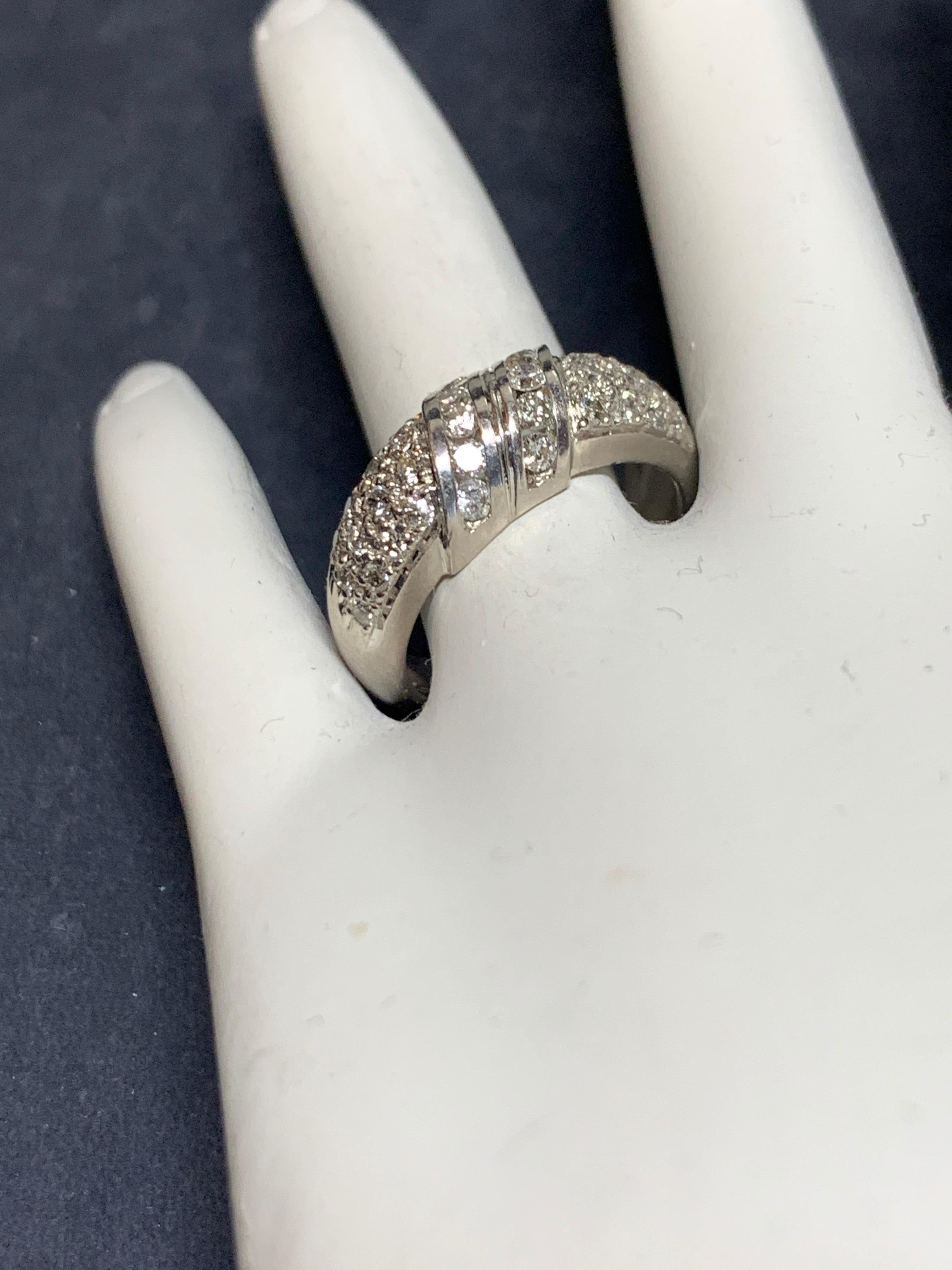 Round Cut Modern Gold Cocktail Band 1 Carat Natural Colorless Diamond Gem Ring, circa 1980 For Sale