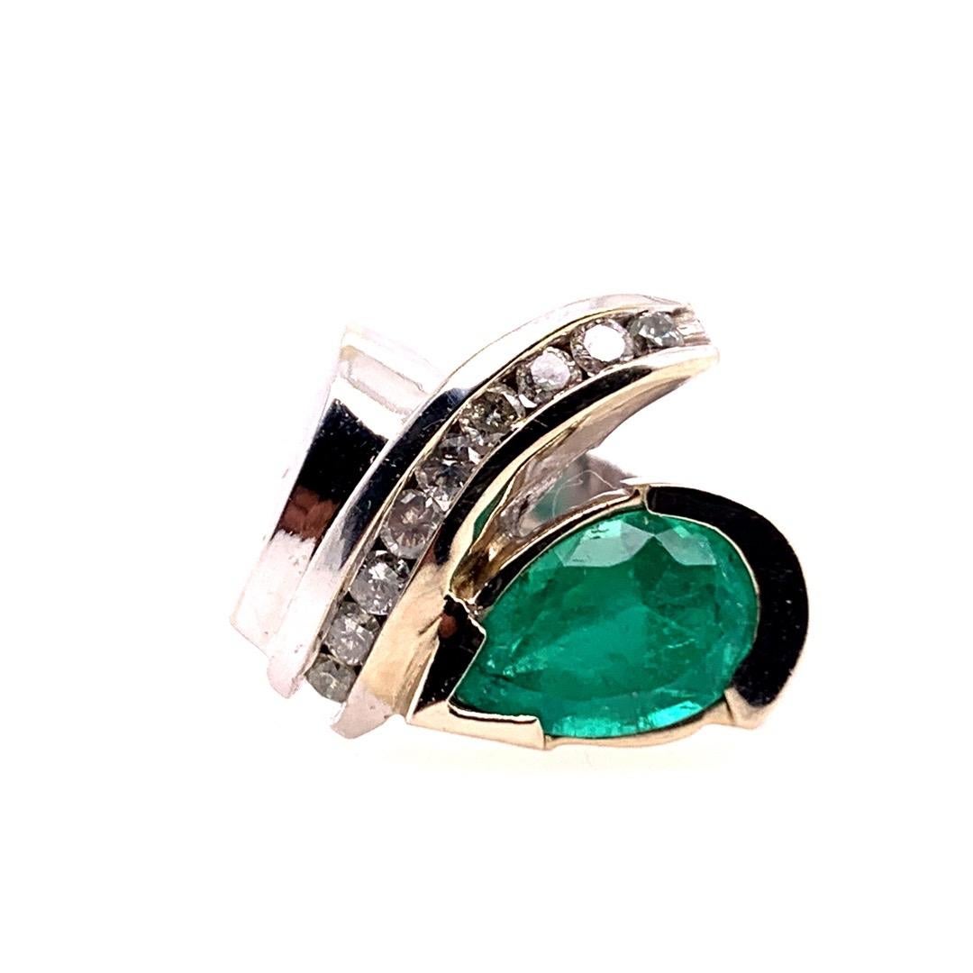 Women's Modern Gold Cocktail Ring 3.25 Carat Natural Green Emerald & Diamond, circa 1970 For Sale