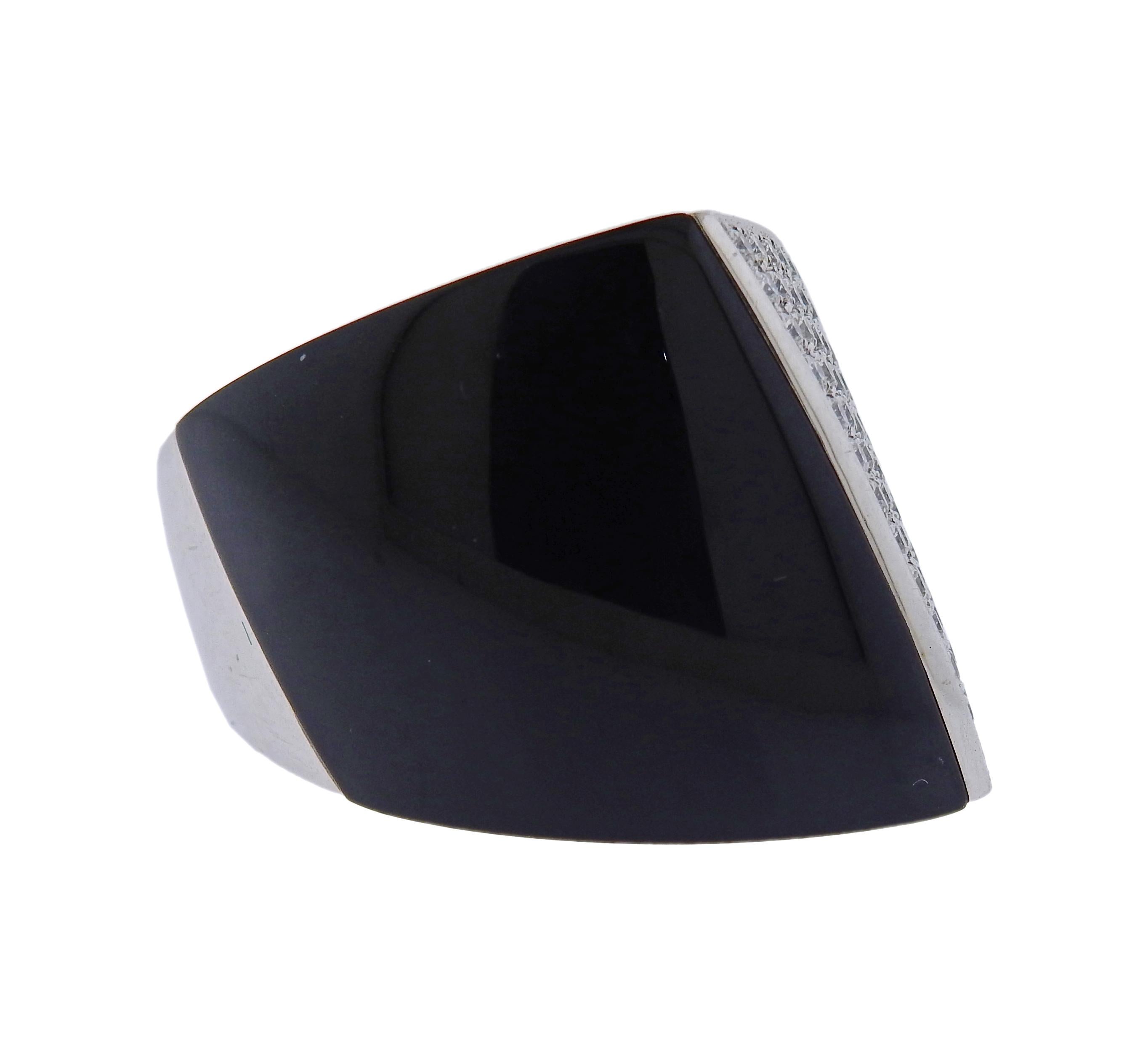 Modern Gold Diamond Onyx Ring In Excellent Condition For Sale In Lambertville, NJ