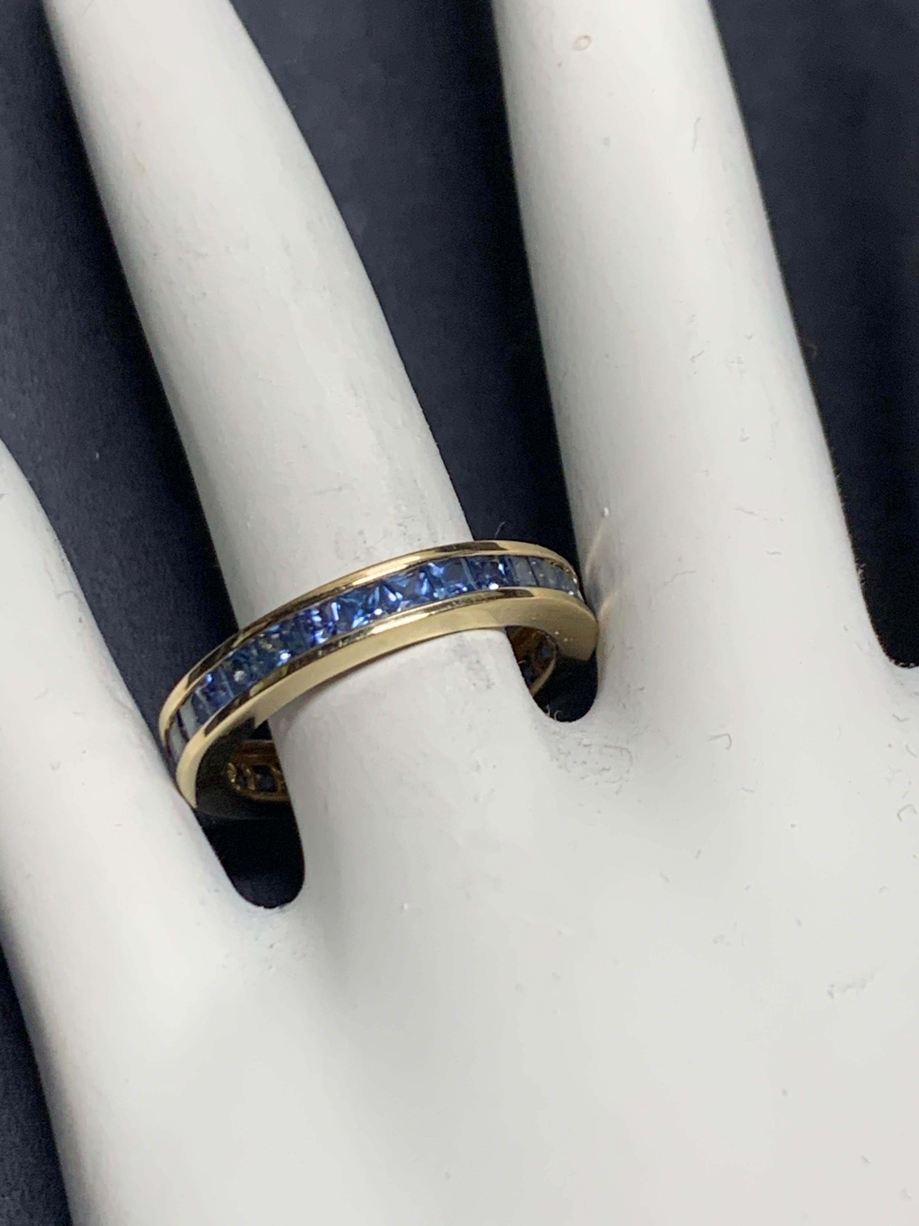 Modern Gold Eternity 2.25 Carat Natural Blue Sapphire Gem Stone Cocktail Ring In Good Condition In Los Angeles, CA