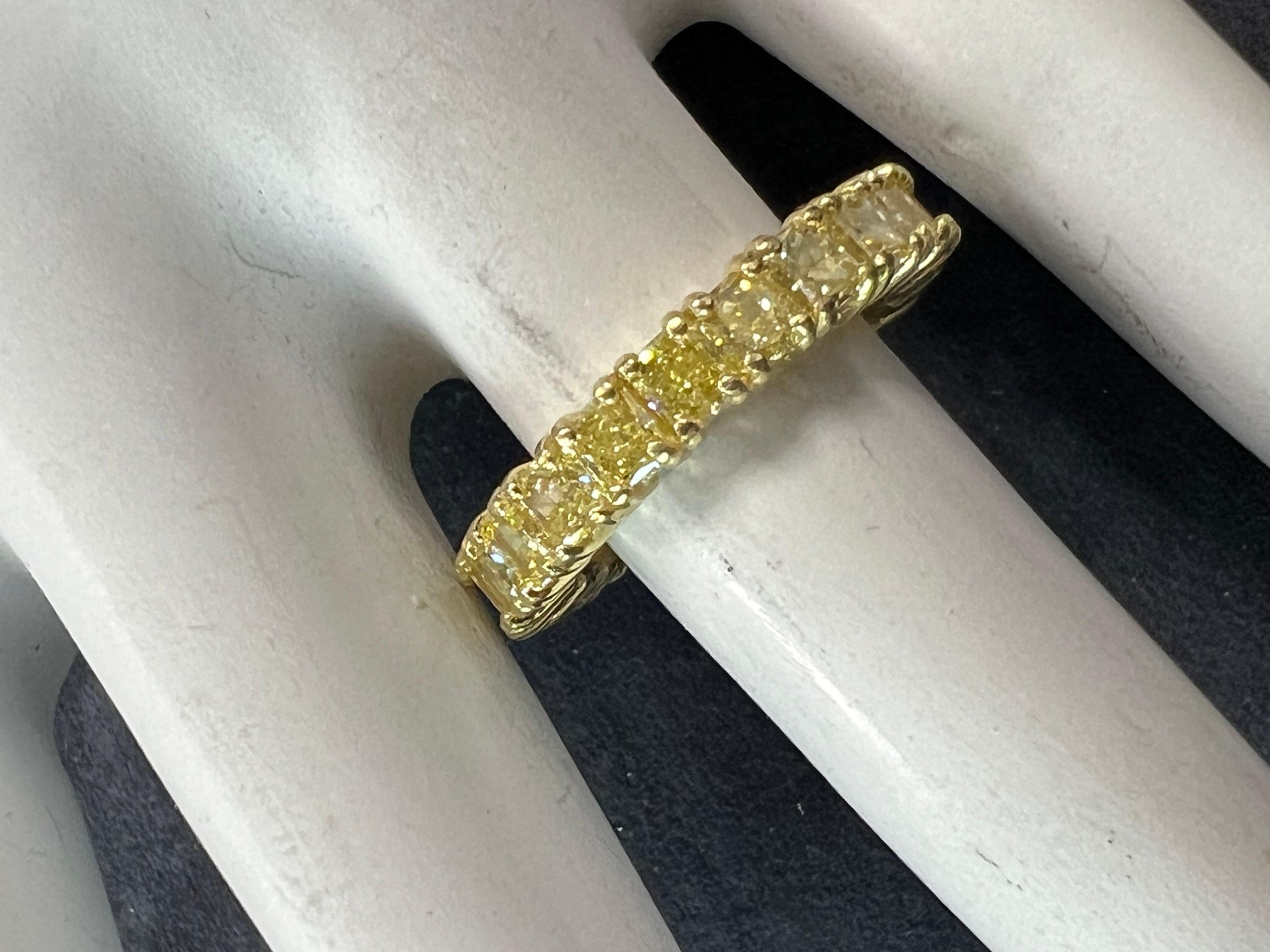 Modern Gold GIA Certified 3 Carat Fancy Intense Yellow Diamond Engagement Band For Sale 1