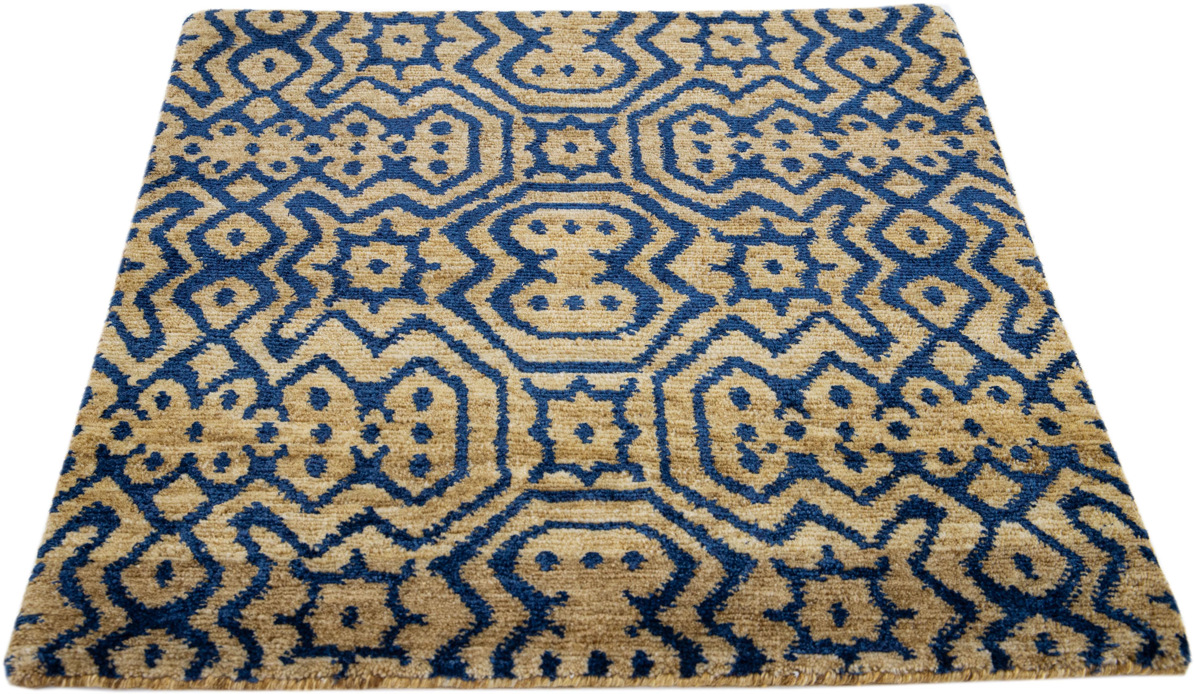 Modern Gold Handmade Geometric Custom Wool Rug (Moderne) im Angebot