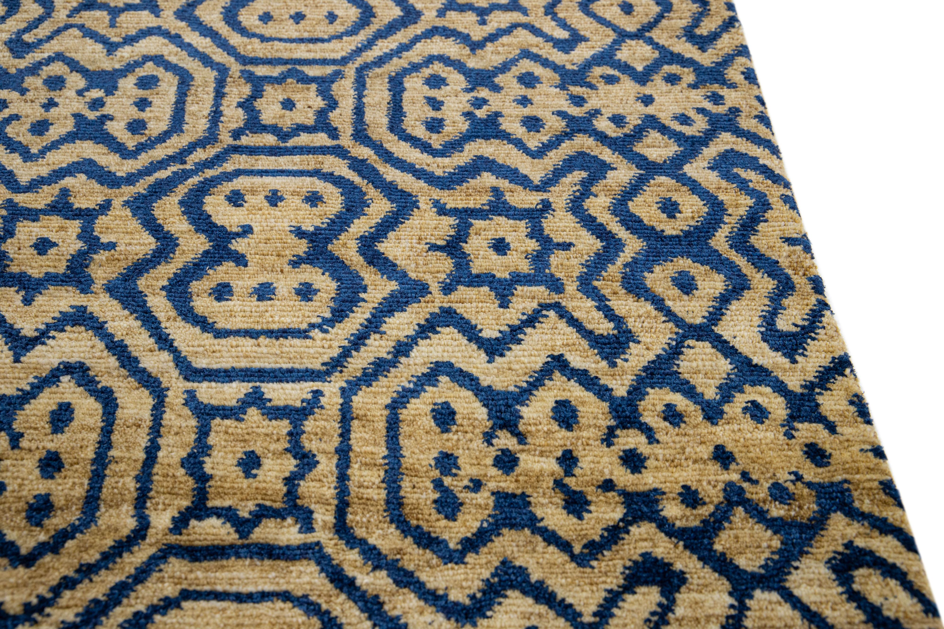 Modern Gold Handmade Geometric Custom Wool Rug (Nepalesisch) im Angebot