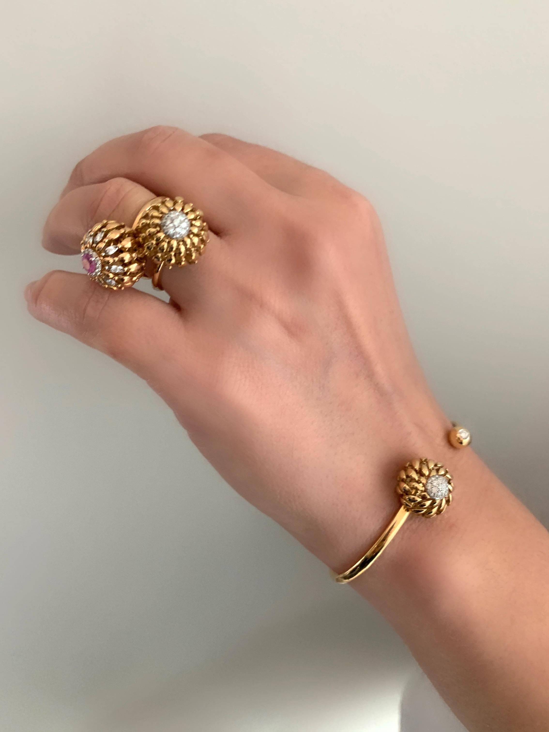 Modern Gold Kinetic Flower Twist Diamond Ring For Sale 2