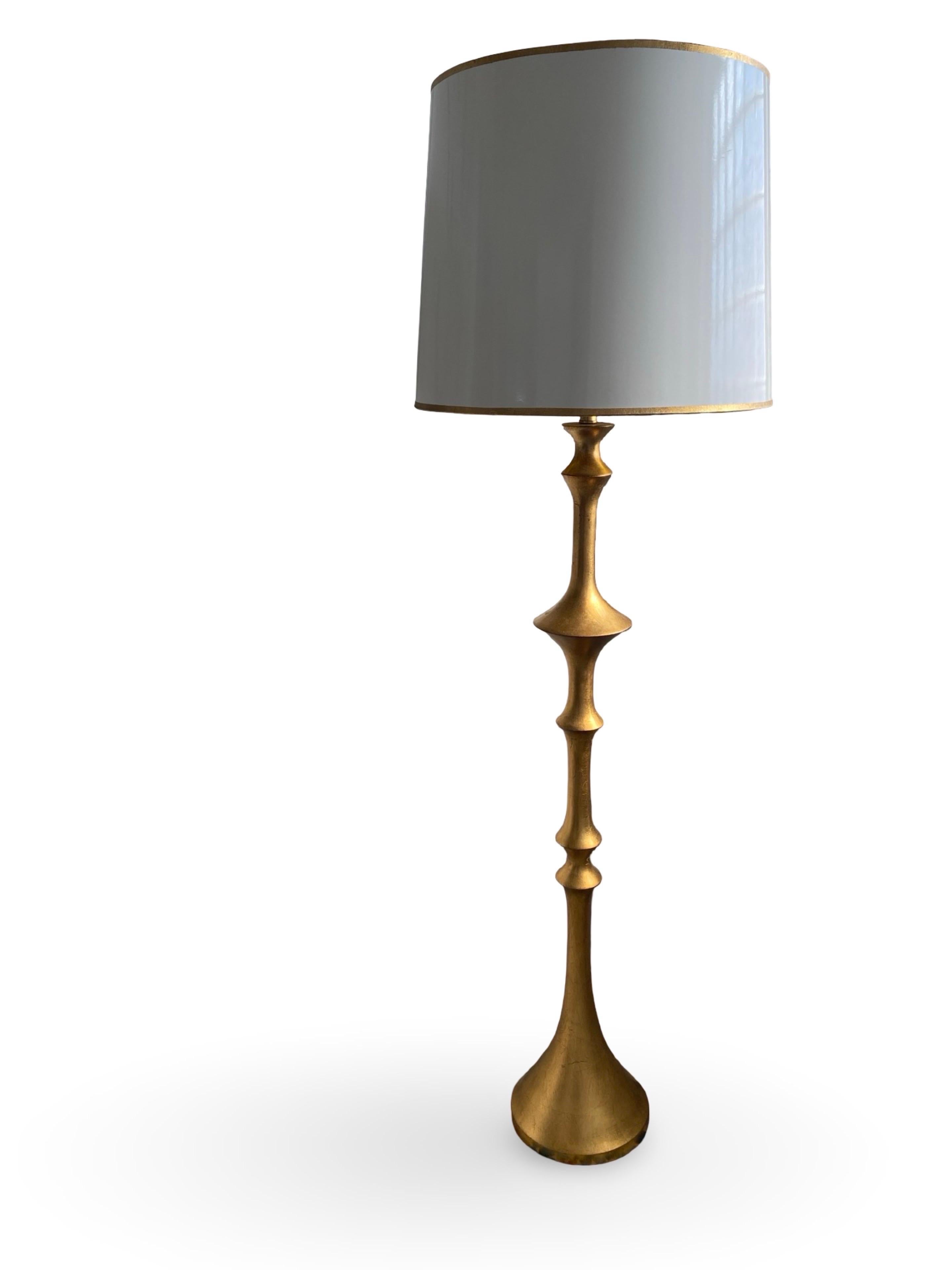 Lampadaire moderne en feuille d'or avec abat-jour dans le style de Jean-Michel Frank en vente 2
