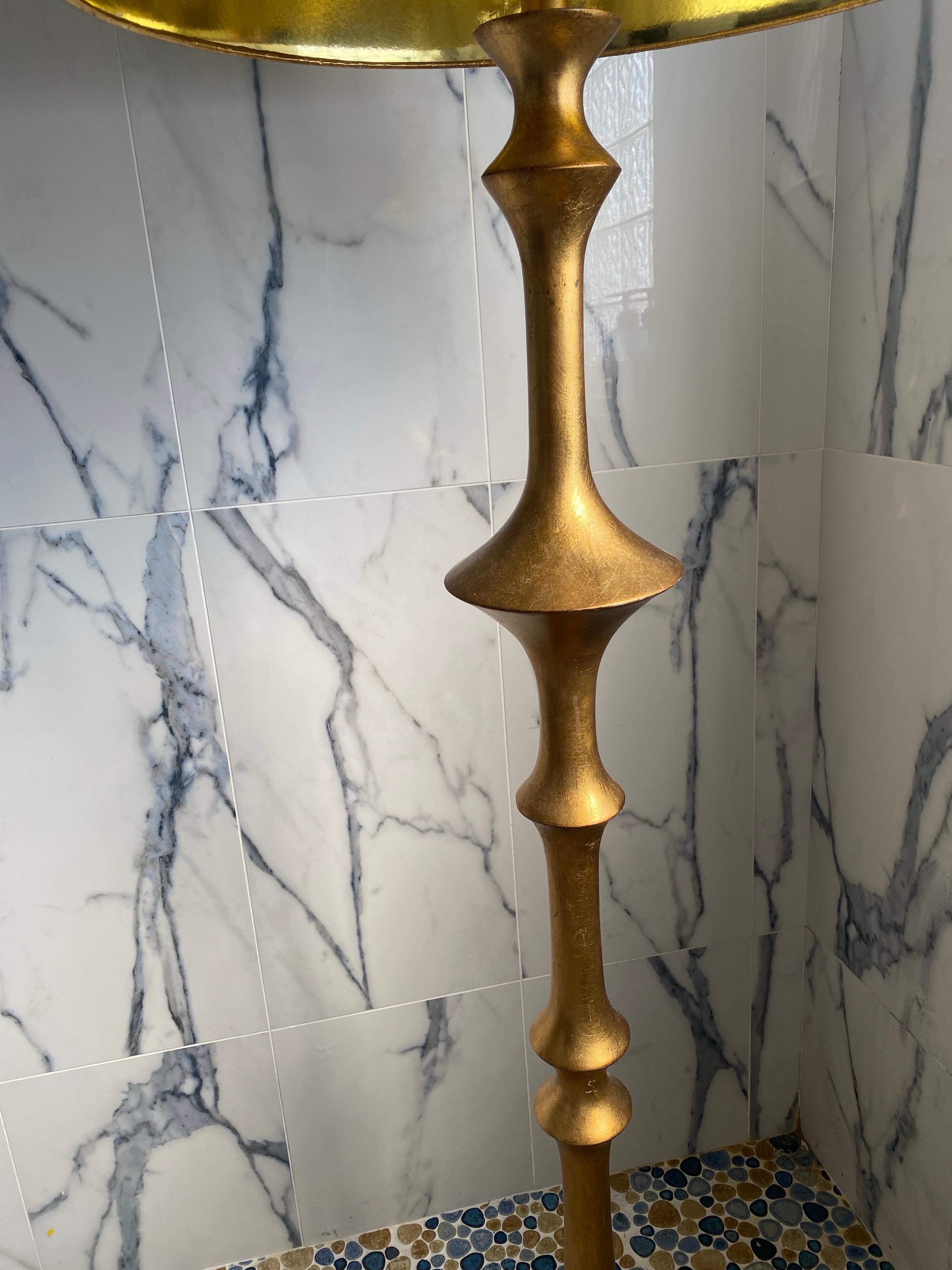 Lampadaire moderne en feuille d'or avec abat-jour dans le style de Jean-Michel Frank en vente 3