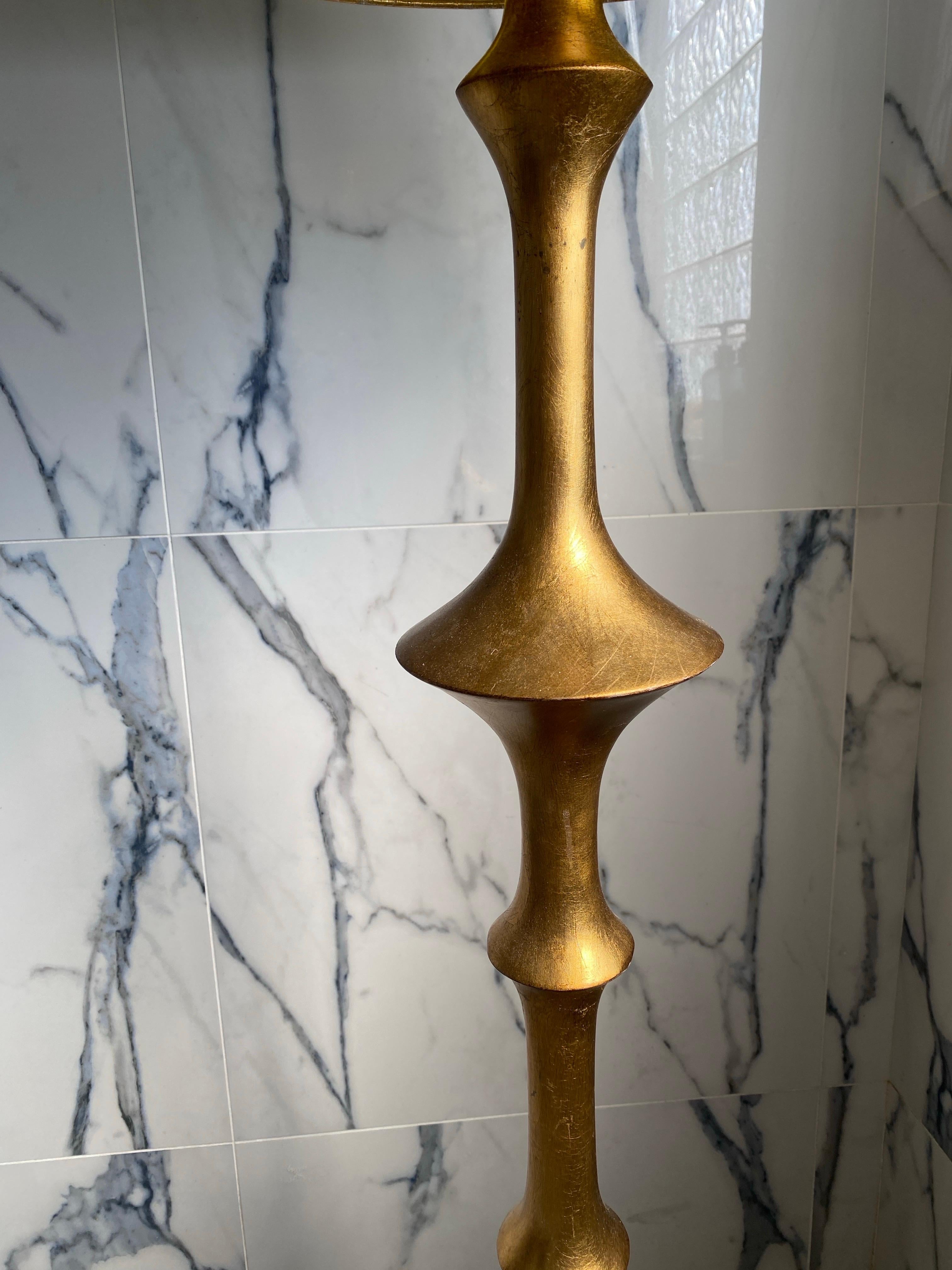 Lampadaire moderne en feuille d'or avec abat-jour dans le style de Jean-Michel Frank en vente 4