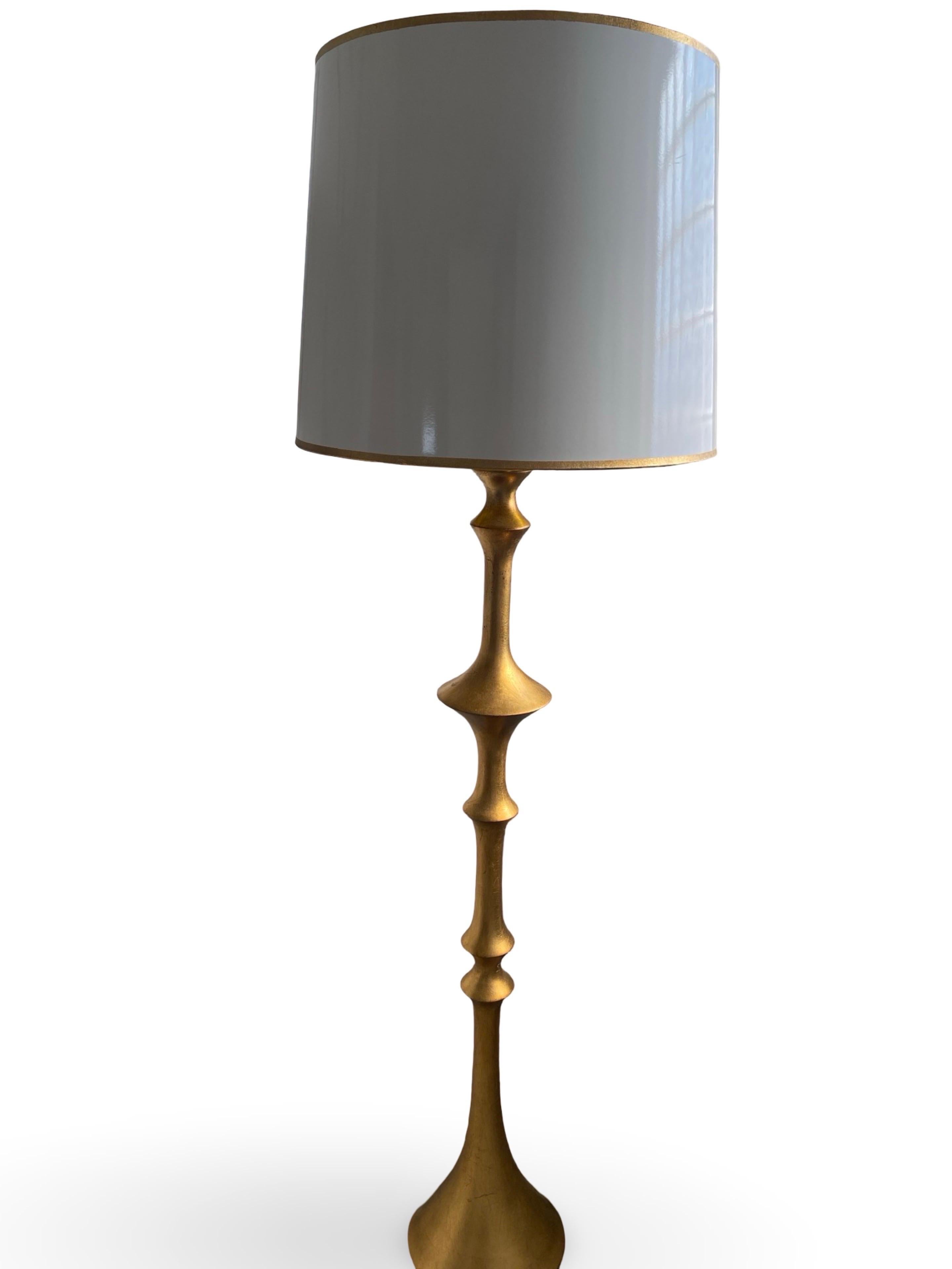 Lampadaire moderne en feuille d'or avec abat-jour dans le style de Jean-Michel Frank en vente 5