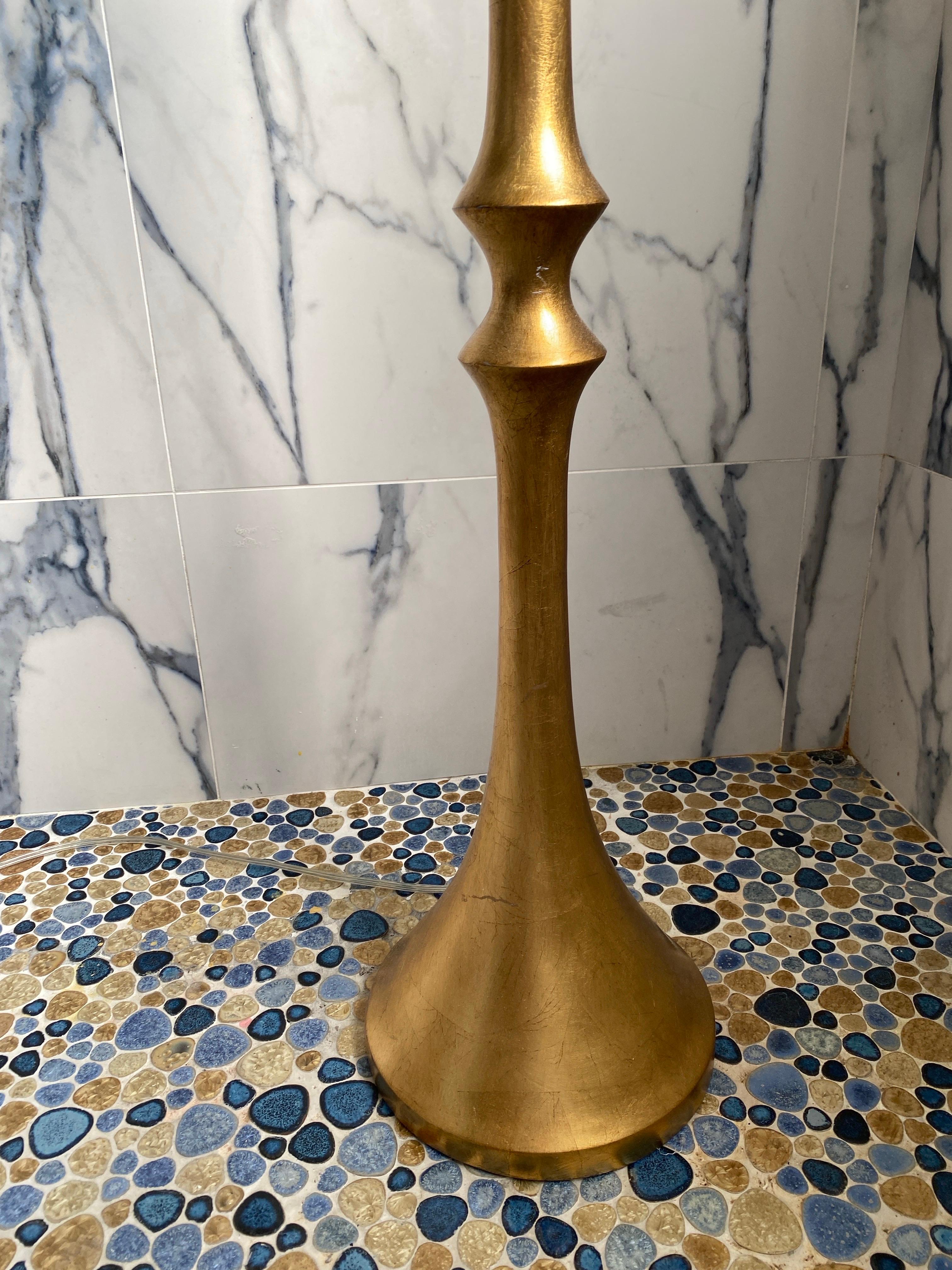 Lampadaire moderne en feuille d'or avec abat-jour dans le style de Jean-Michel Frank en vente 8