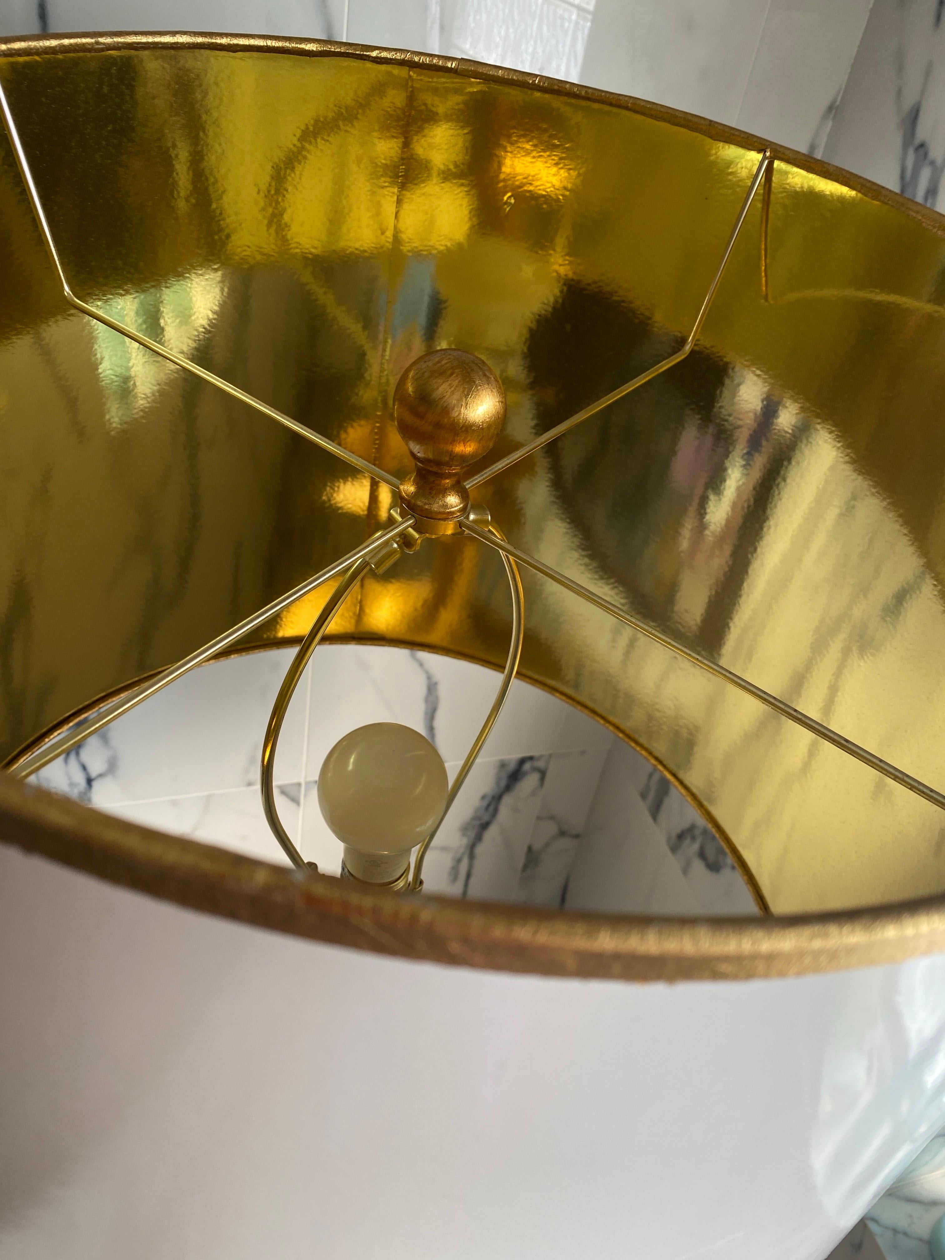 Fait main Lampadaire moderne en feuille d'or avec abat-jour dans le style de Jean-Michel Frank en vente