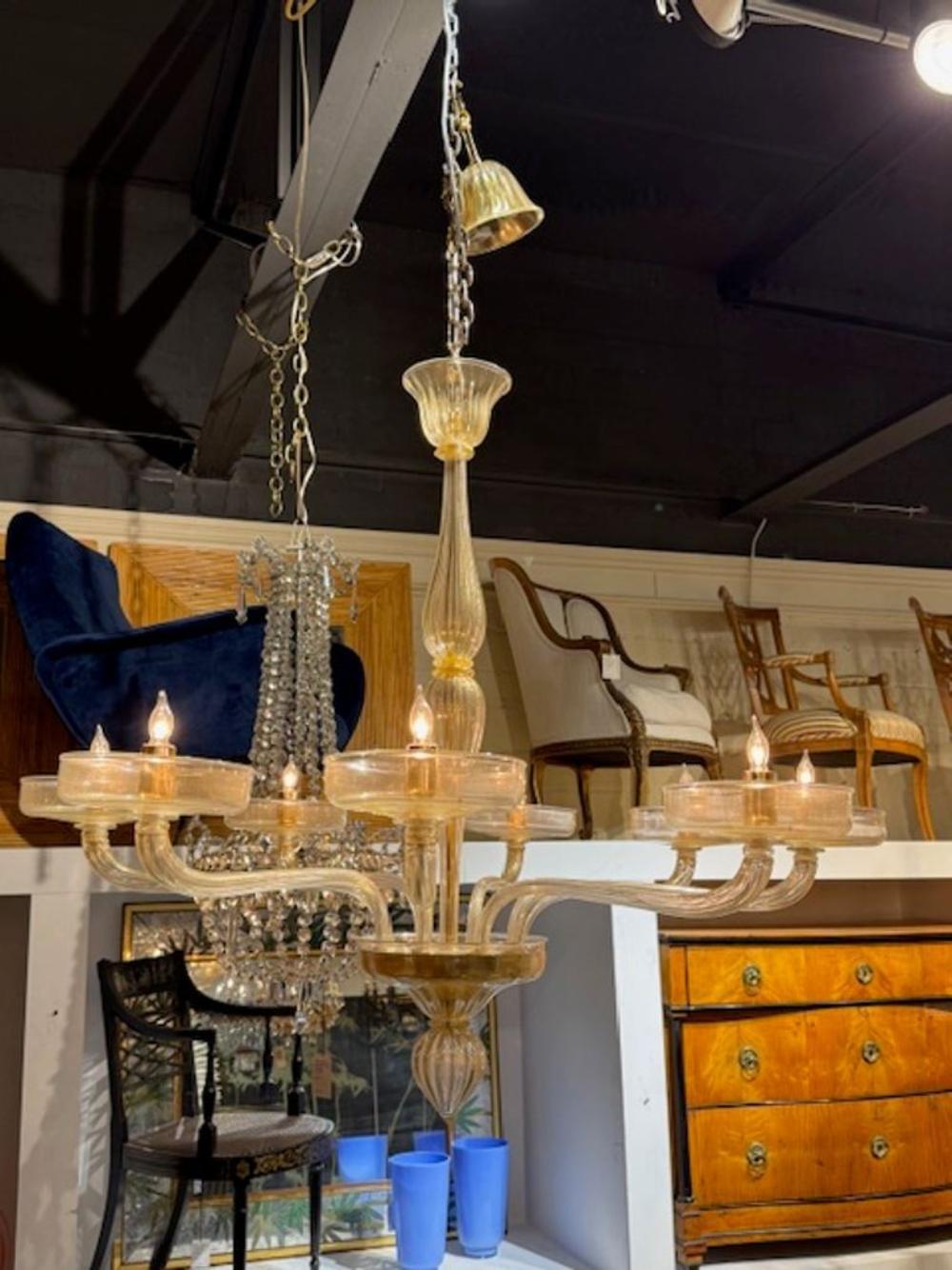 Italiano Lampadario moderno in vetro di Murano color oro con 8 bracci in vendita