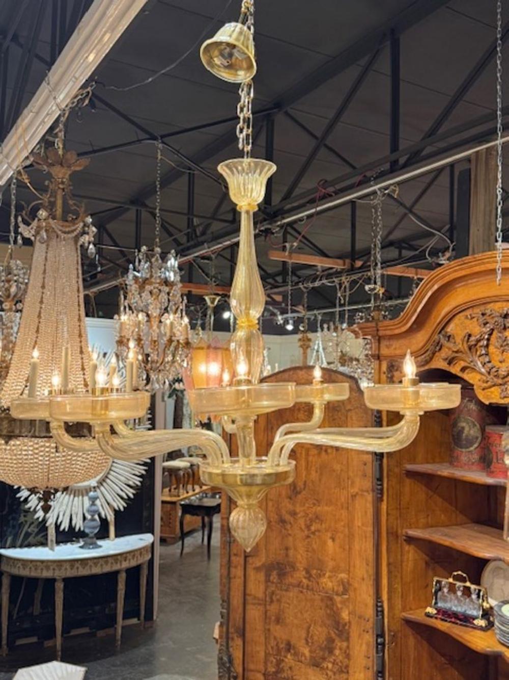 XXI secolo e contemporaneo Lampadario moderno in vetro di Murano color oro con 8 bracci in vendita