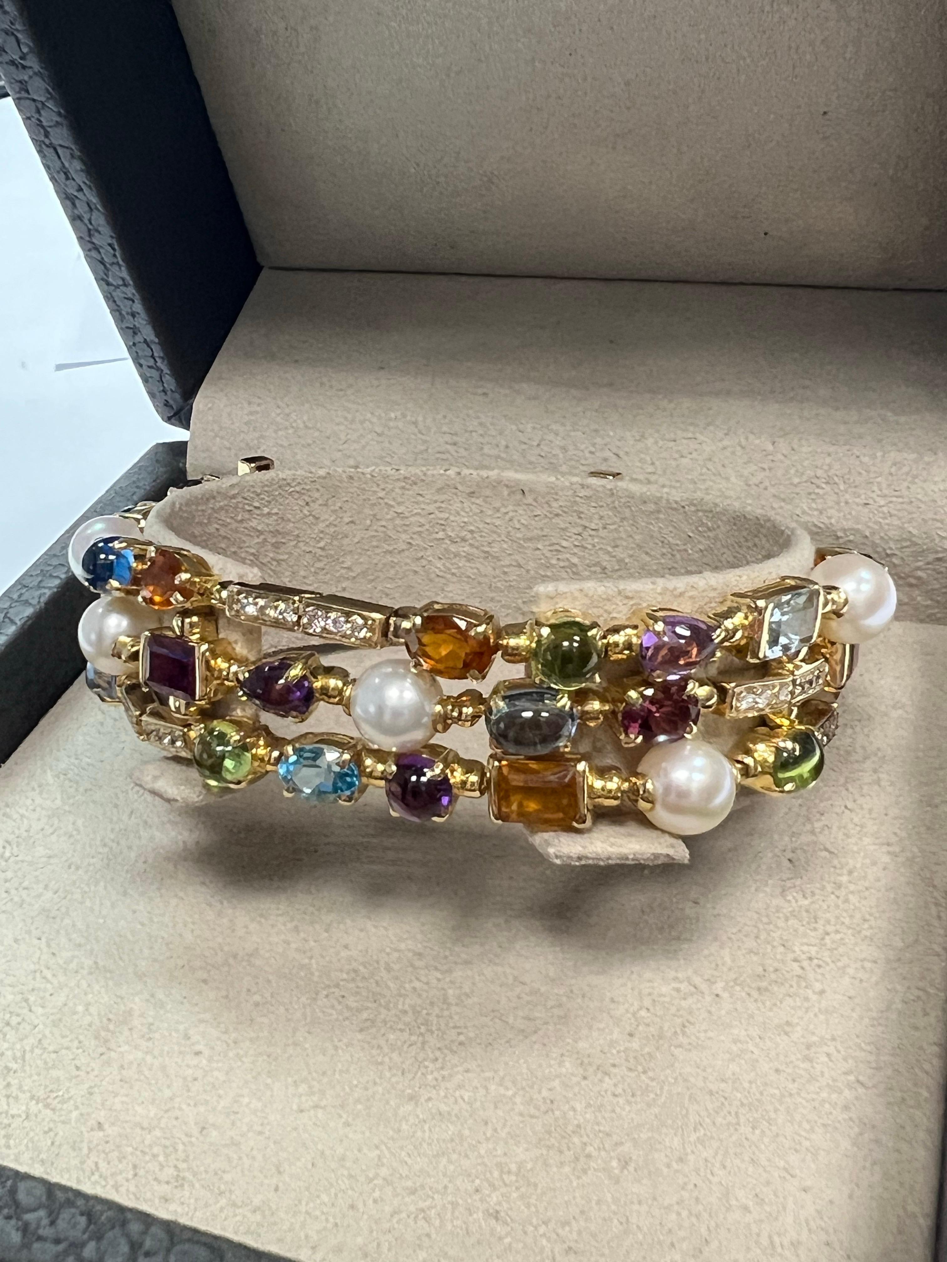 Pulsera moderna de tres vueltas de oro con diamantes naturales y cabujones multicolores en venta 1