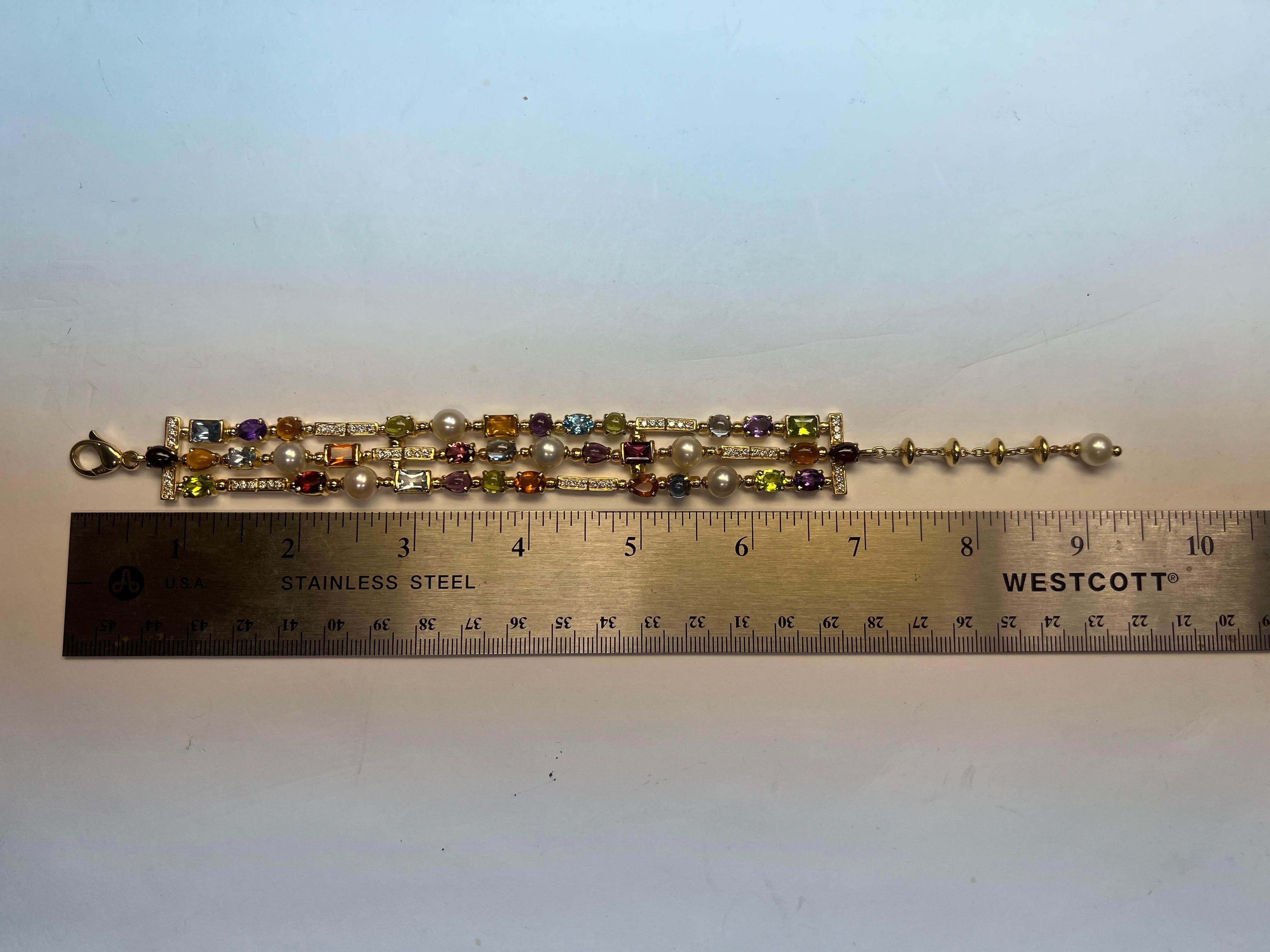 Pulsera moderna de tres vueltas de oro con diamantes naturales y cabujones multicolores en venta 2