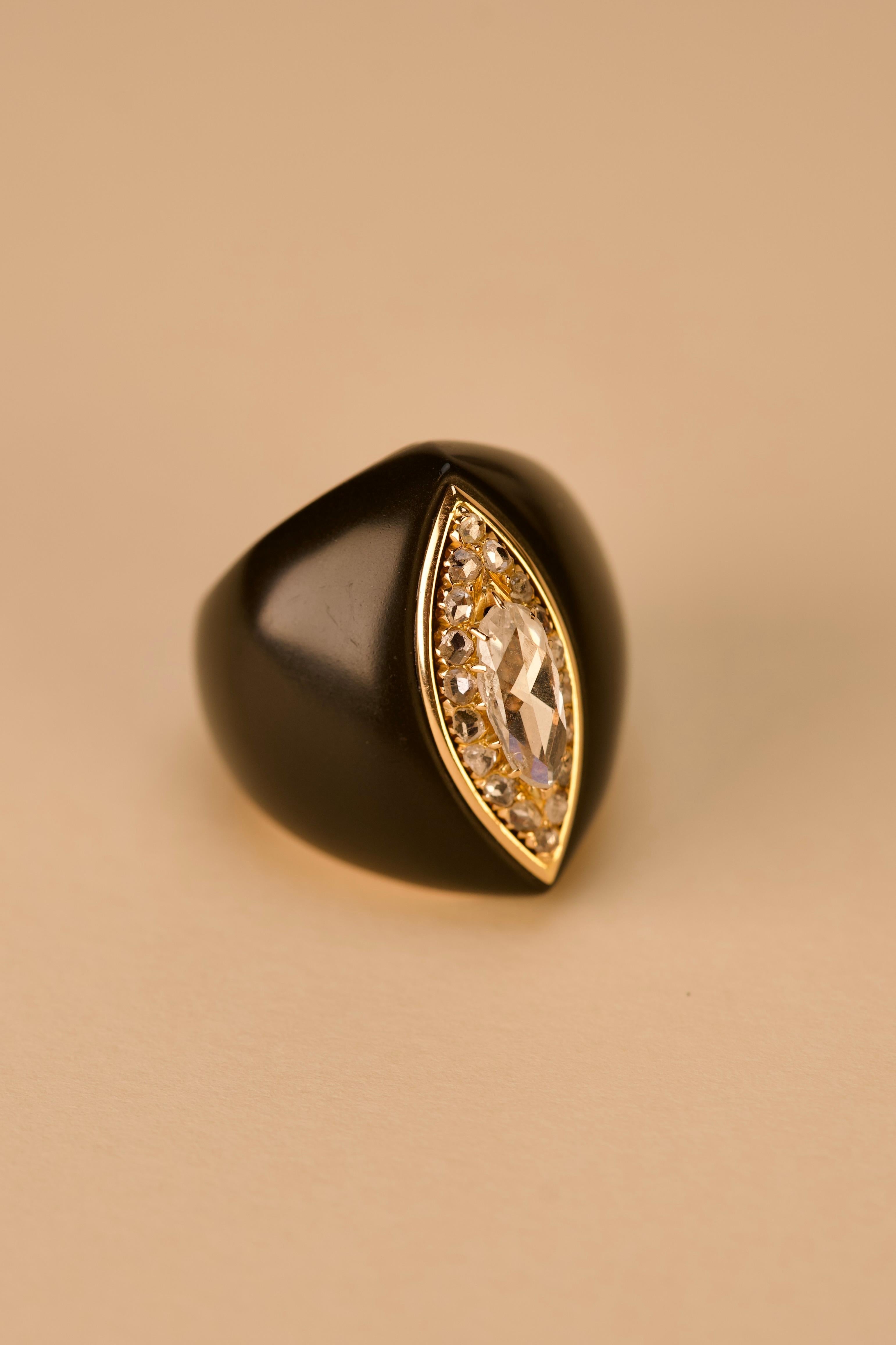 Anello moderno in oro con diamante ed ebanite in vendita 1