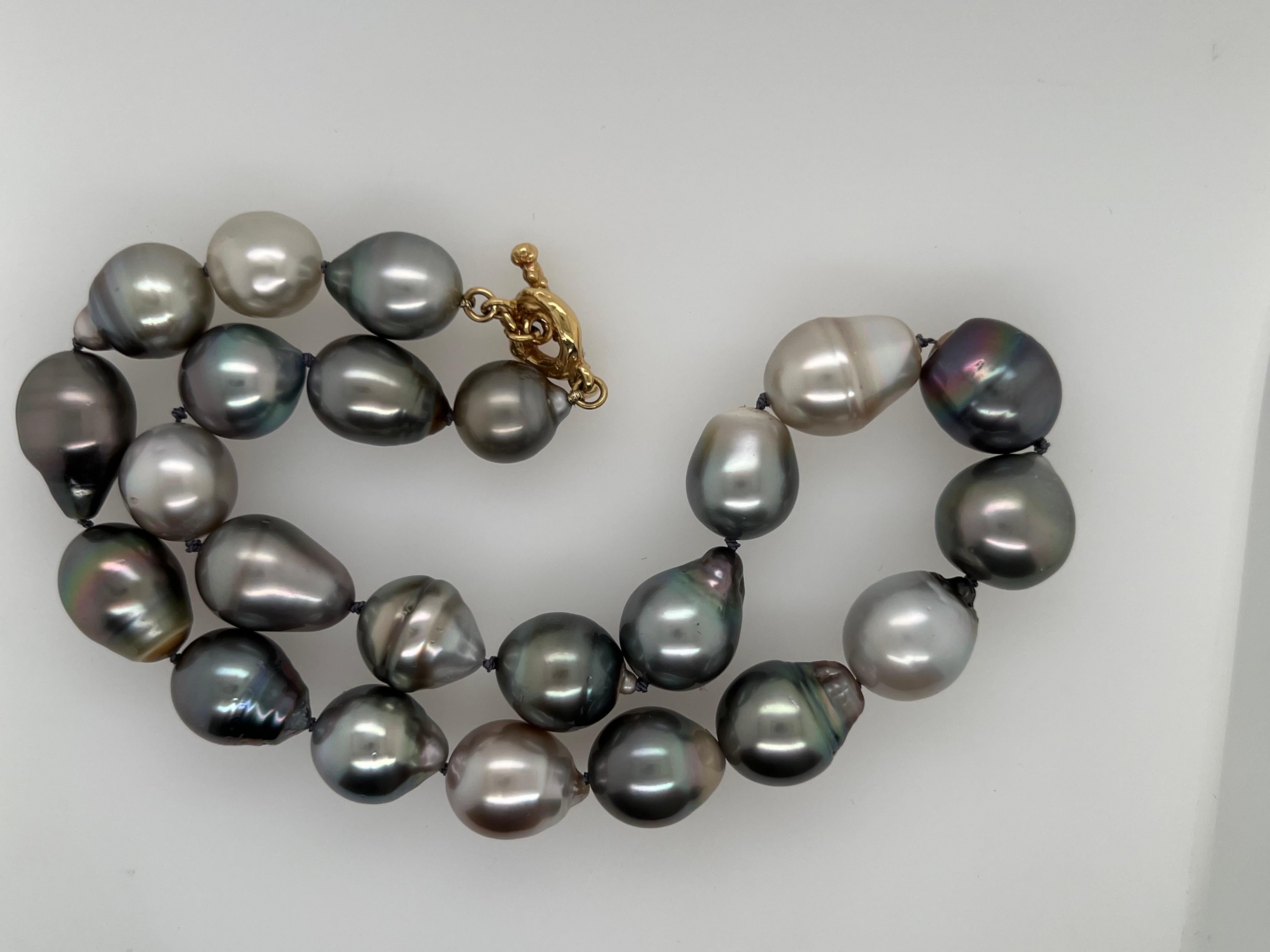 Moderne Gold Tahiti-Barock-Halskette mit Knebelverschluss, Tahiti-Barock 11-14,5 mm Perle 15,75 Zoll im Angebot 1