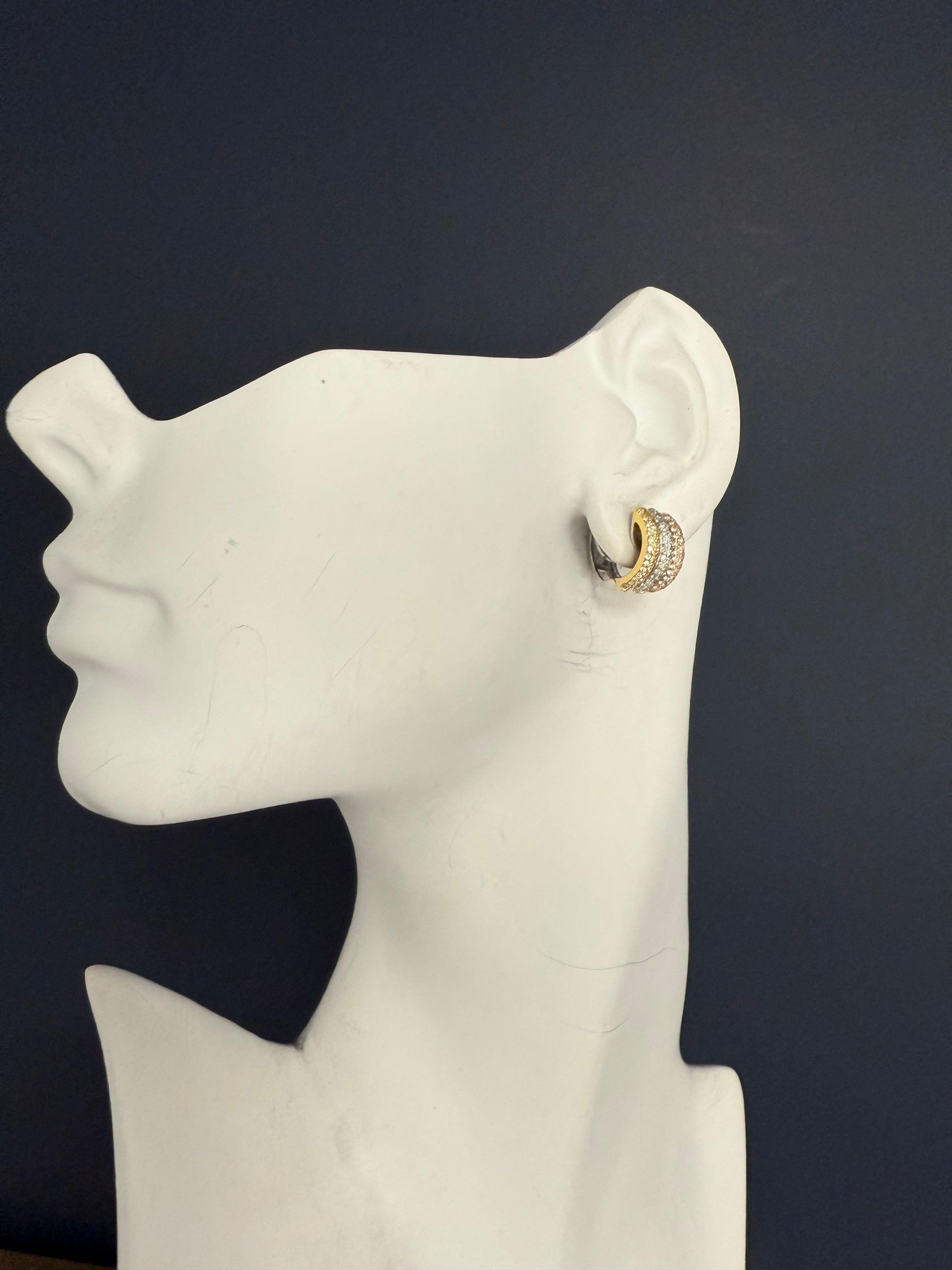 Pendientes Abrazador Tricolor de Oro Moderno con Diamantes Naturales de 1,50 ct en venta 3