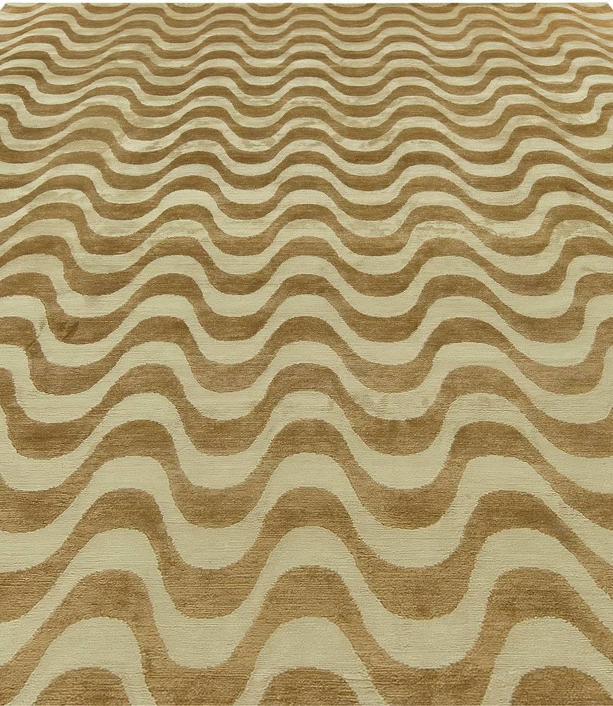 Moderno Tappeto moderno Gold Waves Design fatto a mano in lana e seta di Doris Leslie Blau in vendita