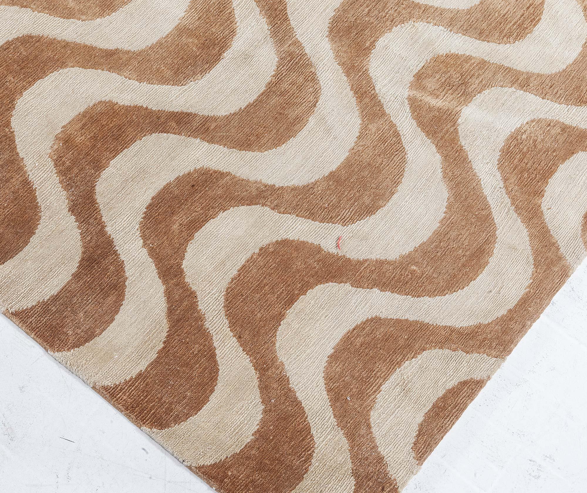 Annodato a mano Tappeto moderno Gold Waves Design fatto a mano in lana e seta di Doris Leslie Blau in vendita