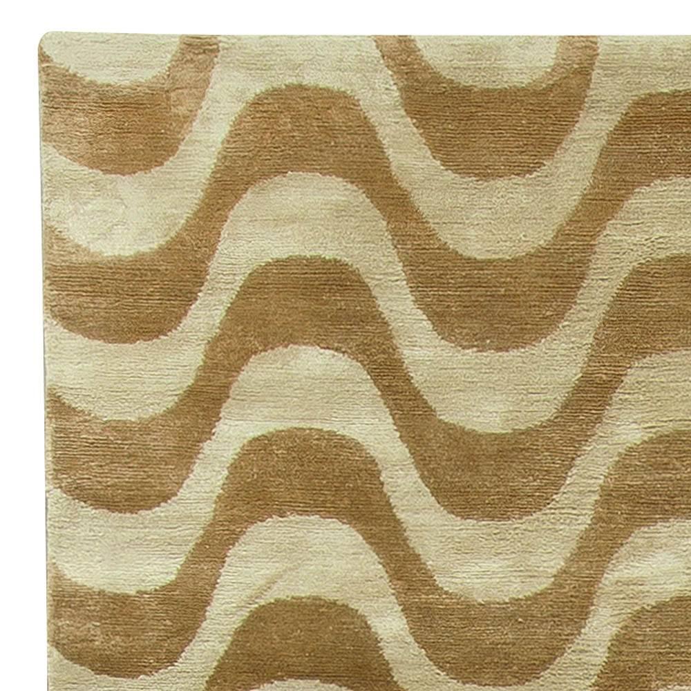 Tappeto moderno Gold Waves Design fatto a mano in lana e seta di Doris Leslie Blau In condizioni Nuovo in vendita a New York, NY