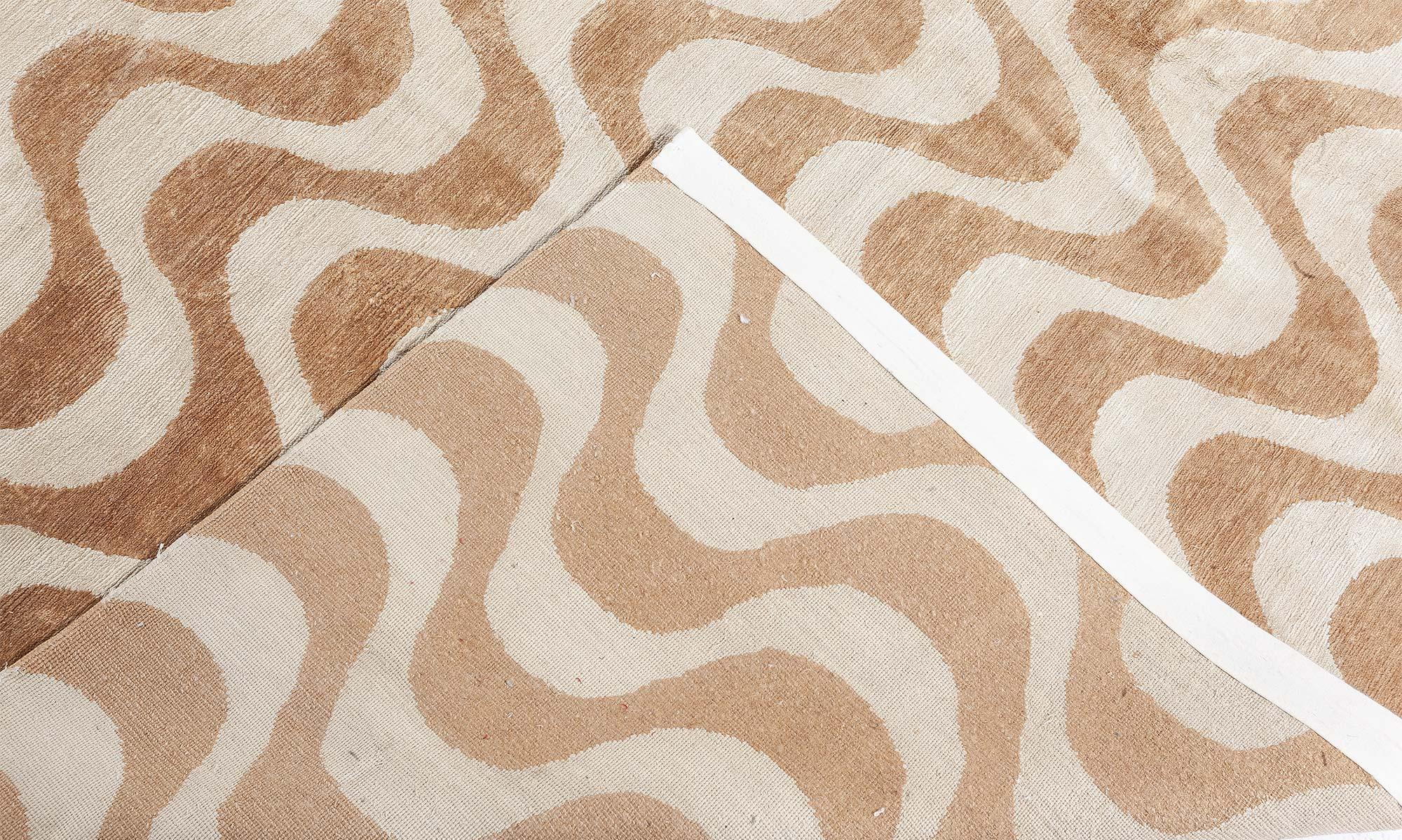 Tappeto moderno Gold Waves Design fatto a mano in lana e seta di Doris Leslie Blau In condizioni Nuovo in vendita a New York, NY