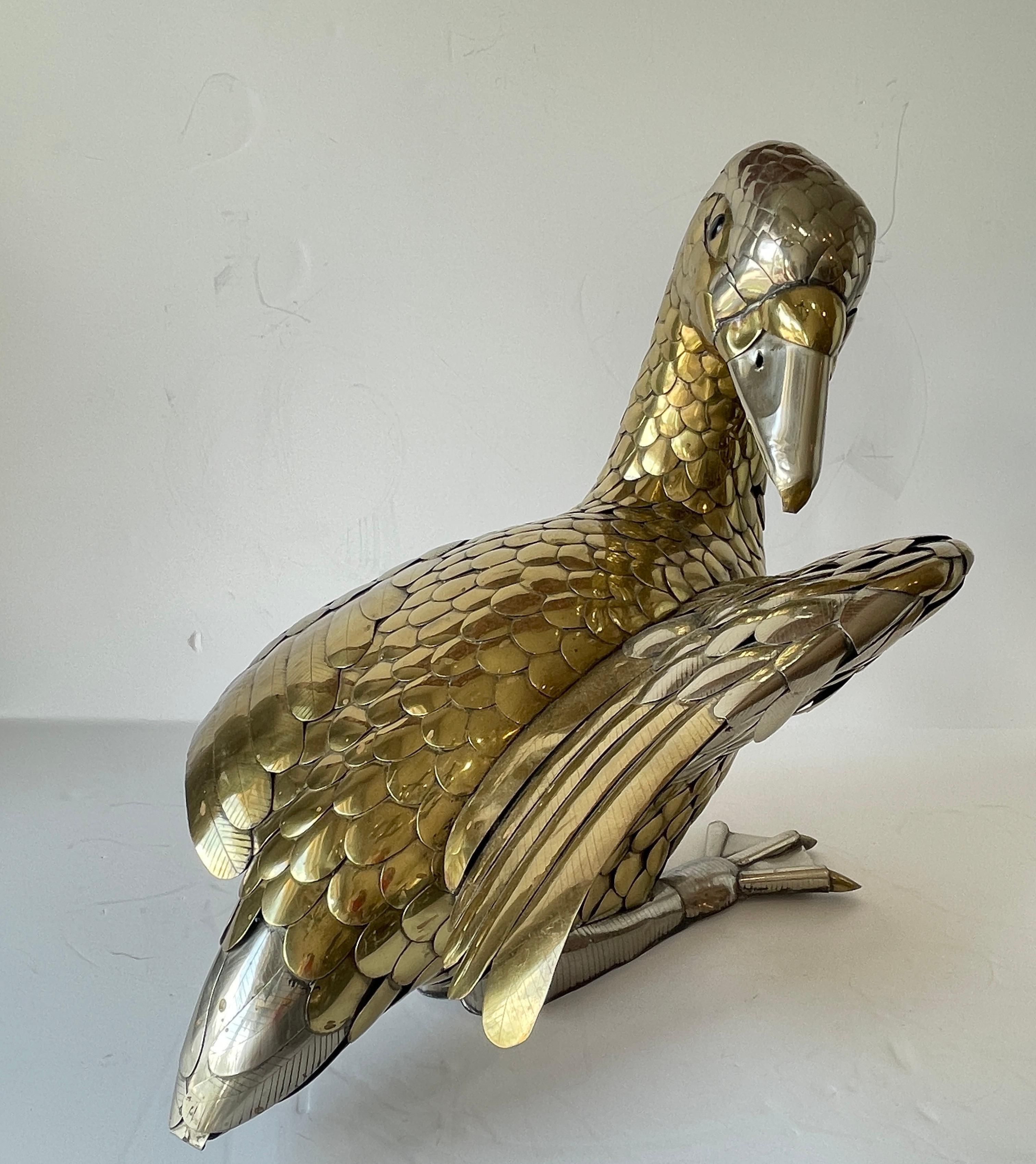 Fait main Sculpture d'oie moderne en métal mélangé martelé par Rafael Gil 1982 en vente