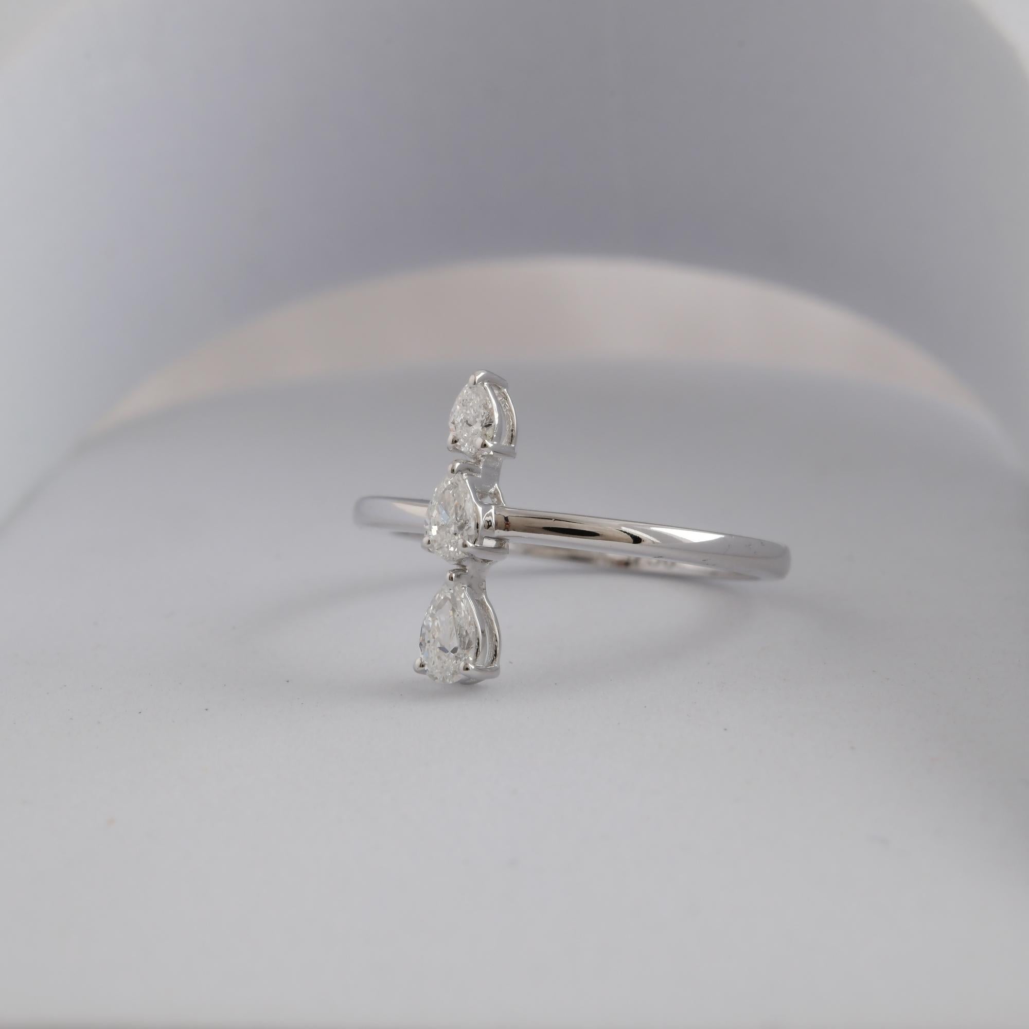 En vente :  Bague moderne en or blanc, taille poire, 0.3Ct Diamond SI/H Minimalist Ring 7