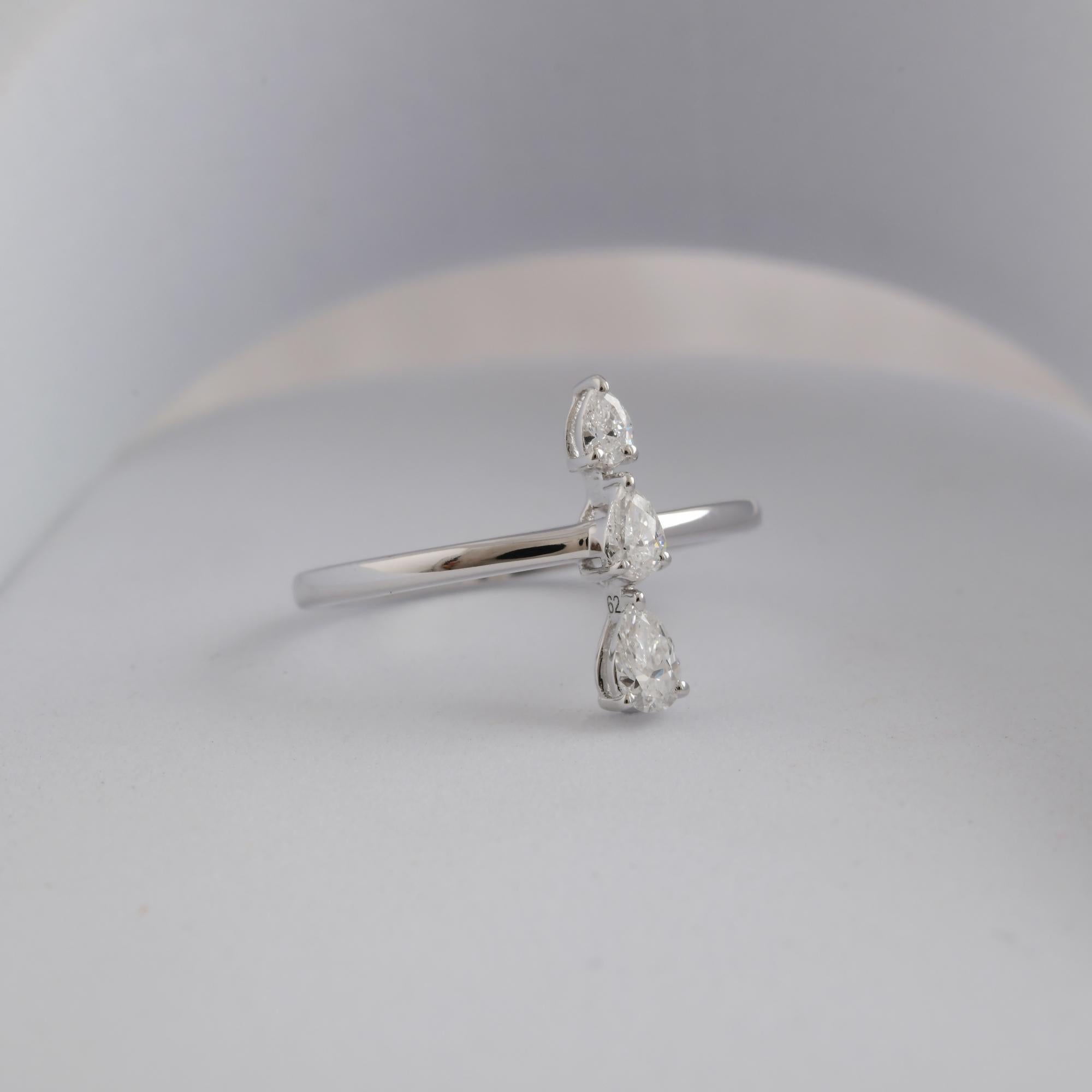 En vente :  Bague moderne en or blanc, taille poire, 0.3Ct Diamond SI/H Minimalist Ring 8