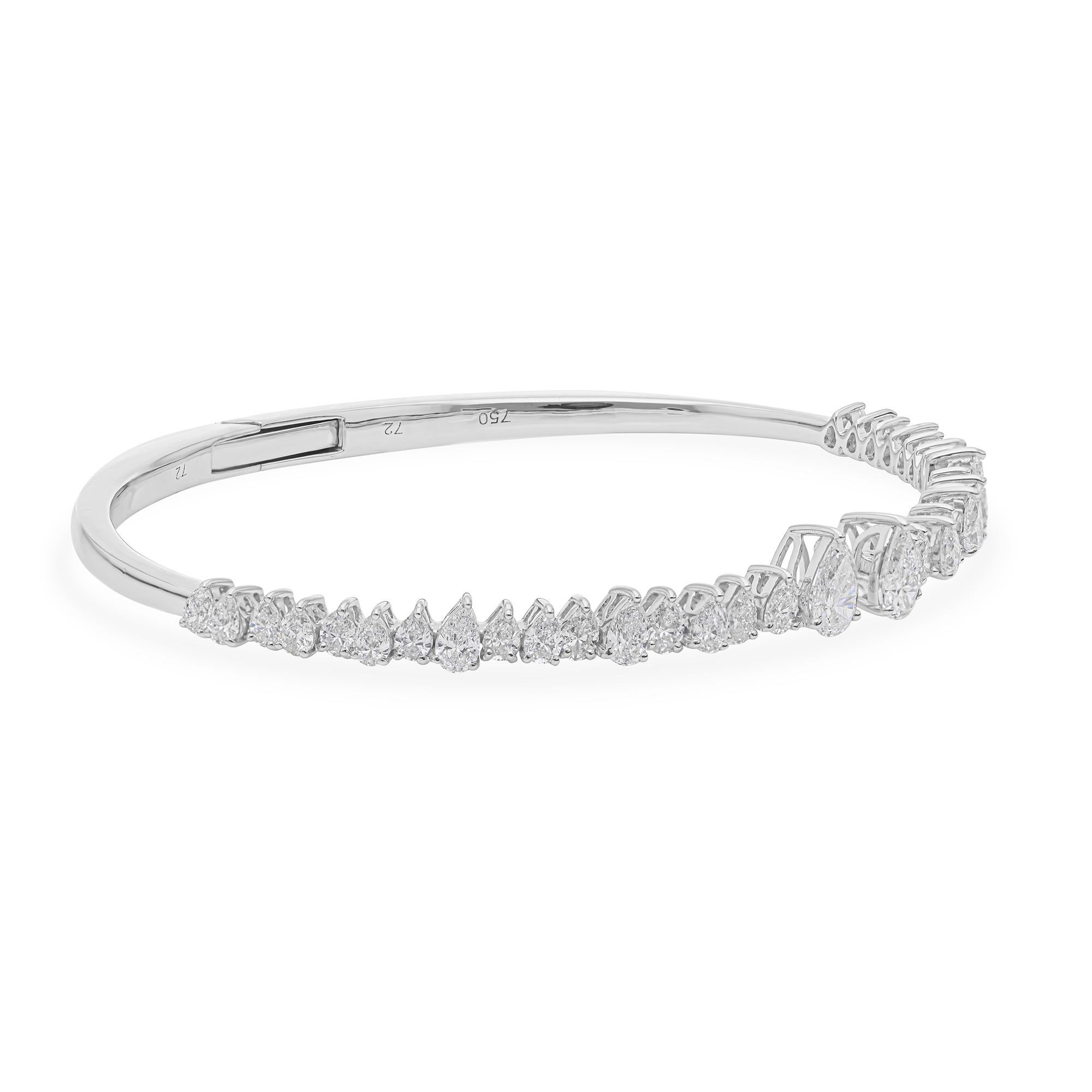 Modernes, abgestuftes, offenes Birnen-SI/H-Diamant-Armband aus 18 Karat Weißgold im Zustand „Neu“ im Angebot in Diera, Dubai