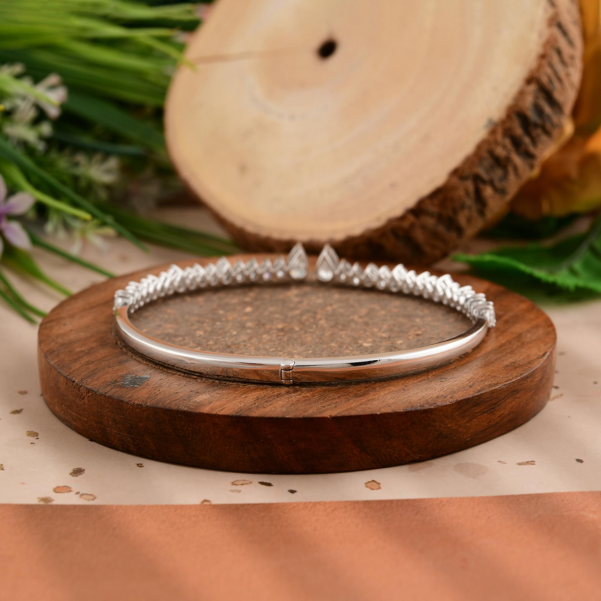 Modernes, abgestuftes, offenes Birnen-SI/H-Diamant-Armband aus 18 Karat Weißgold Damen im Angebot
