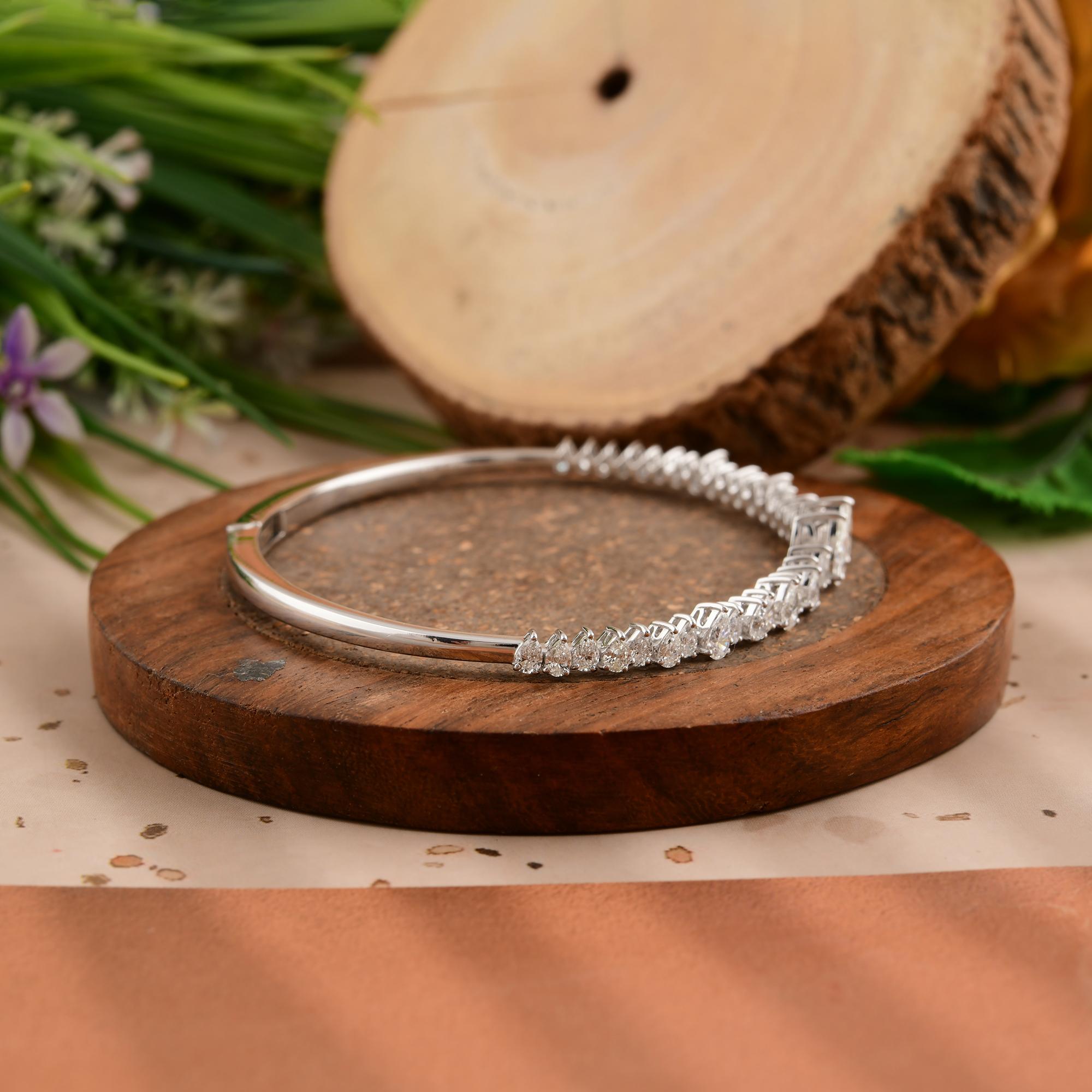 Modernes, abgestuftes, offenes Birnen-SI/H-Diamant-Armband aus 18 Karat Weißgold im Angebot 1