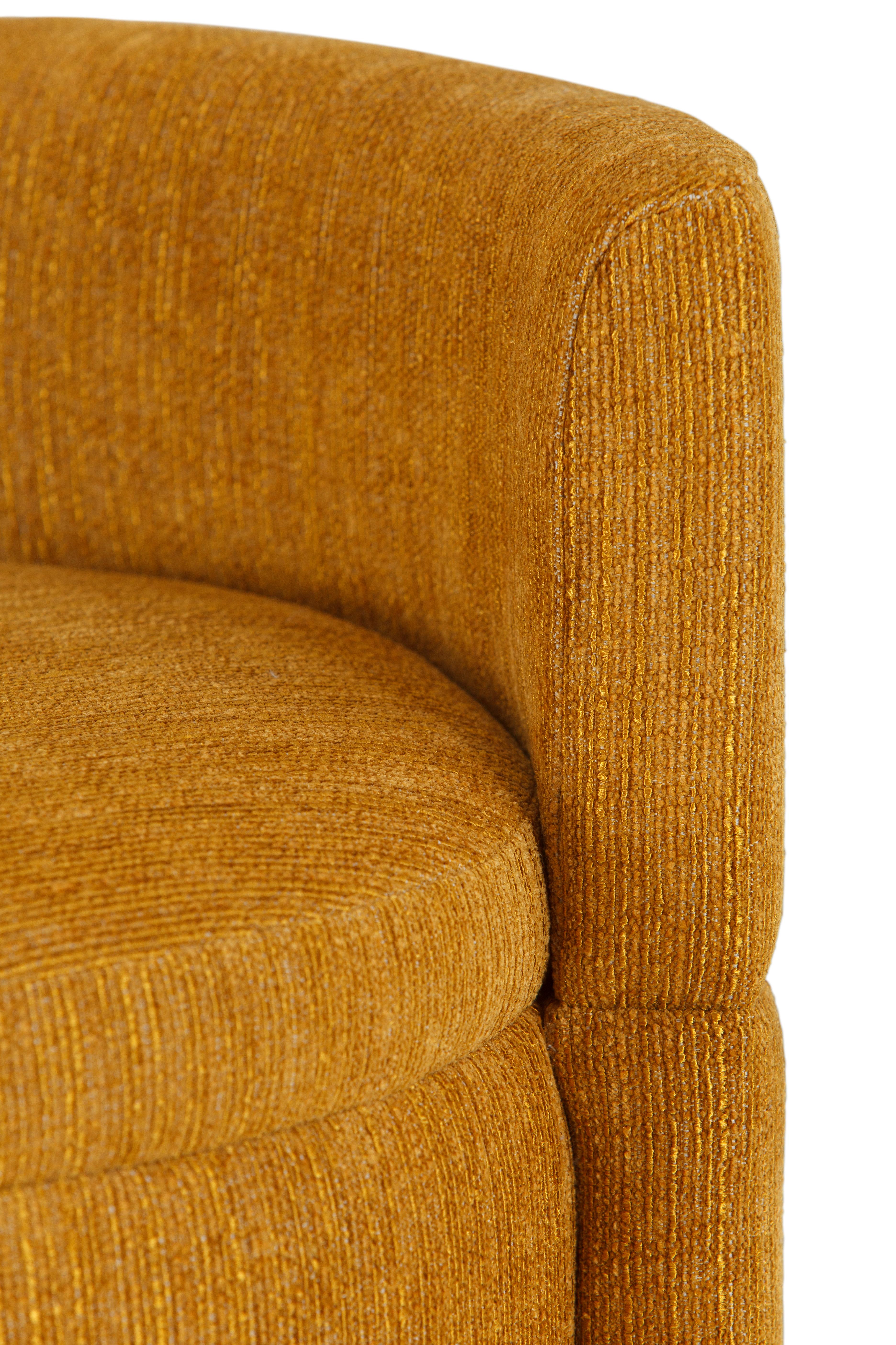Mid-Century Modern Grand pouf moderne du milieu du siècle en coton, laiton et hêtre, fabriqué à la main par Greenapple en vente