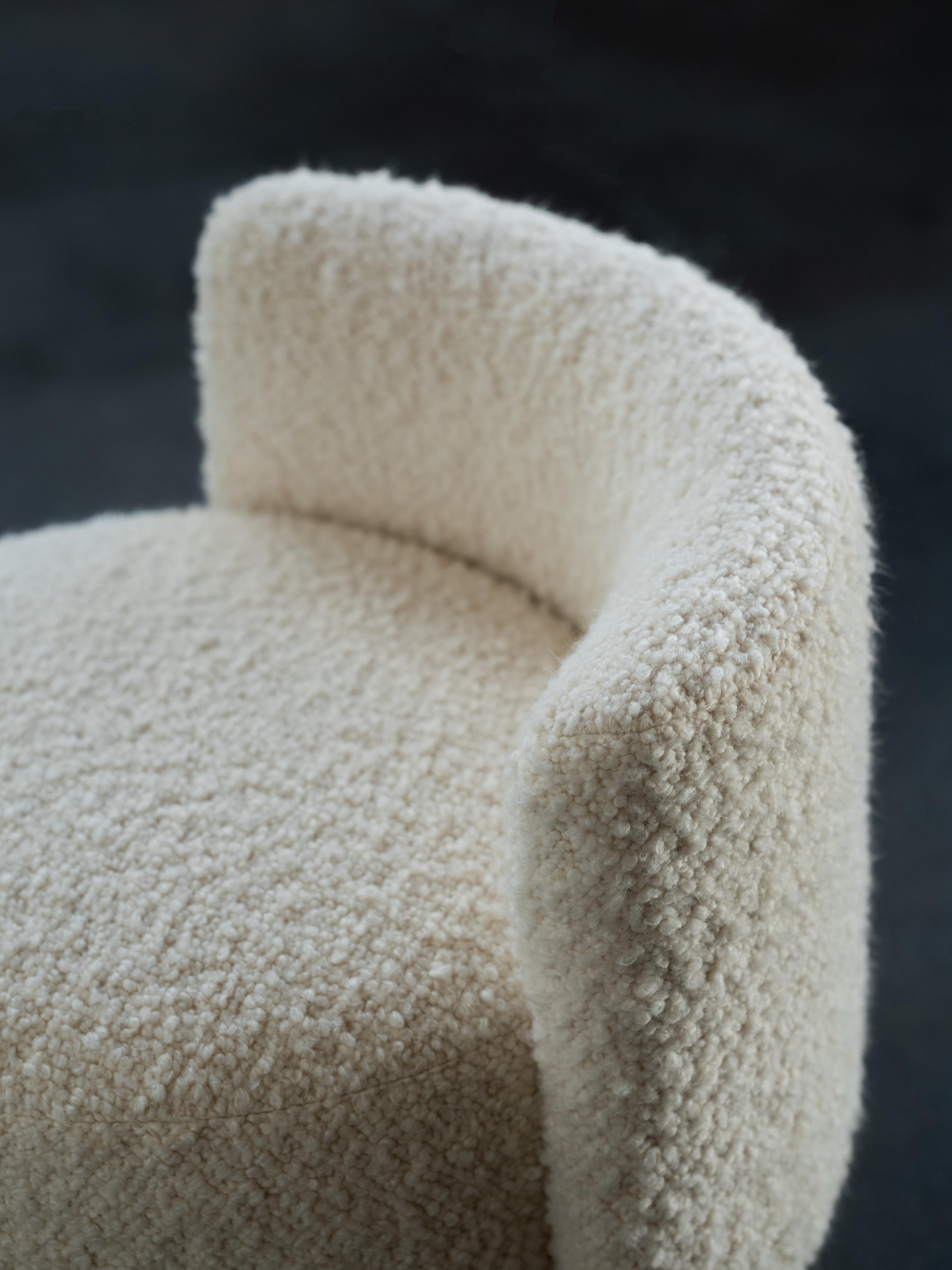 Modern Grand Pouf White Cotton Bouclé Handmade in Portugal by Greenapple For Sale 4
