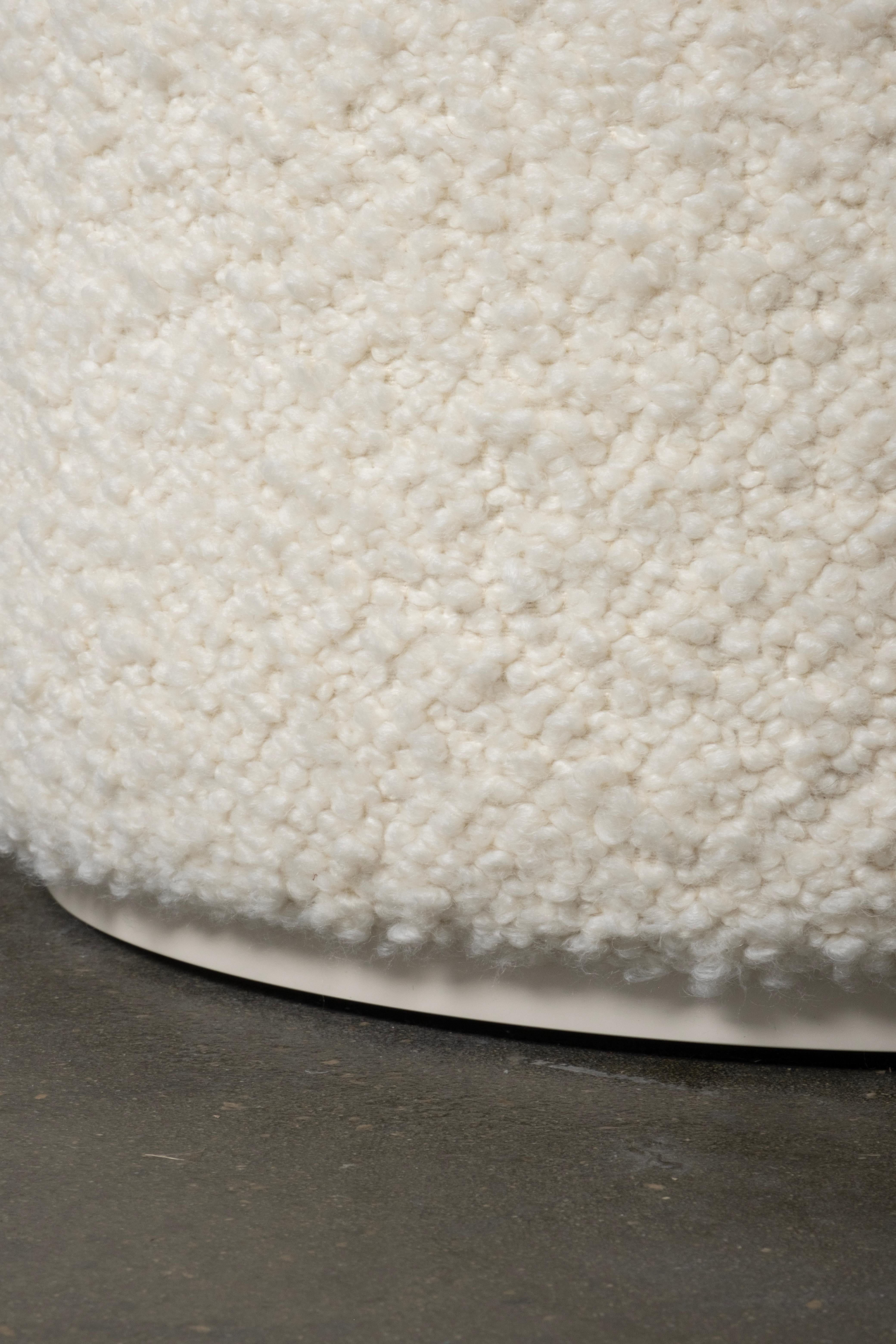 The Moderns Grand Pouf White Cotton Bouclé Handmade in Portugal by Greenapple en vente 6