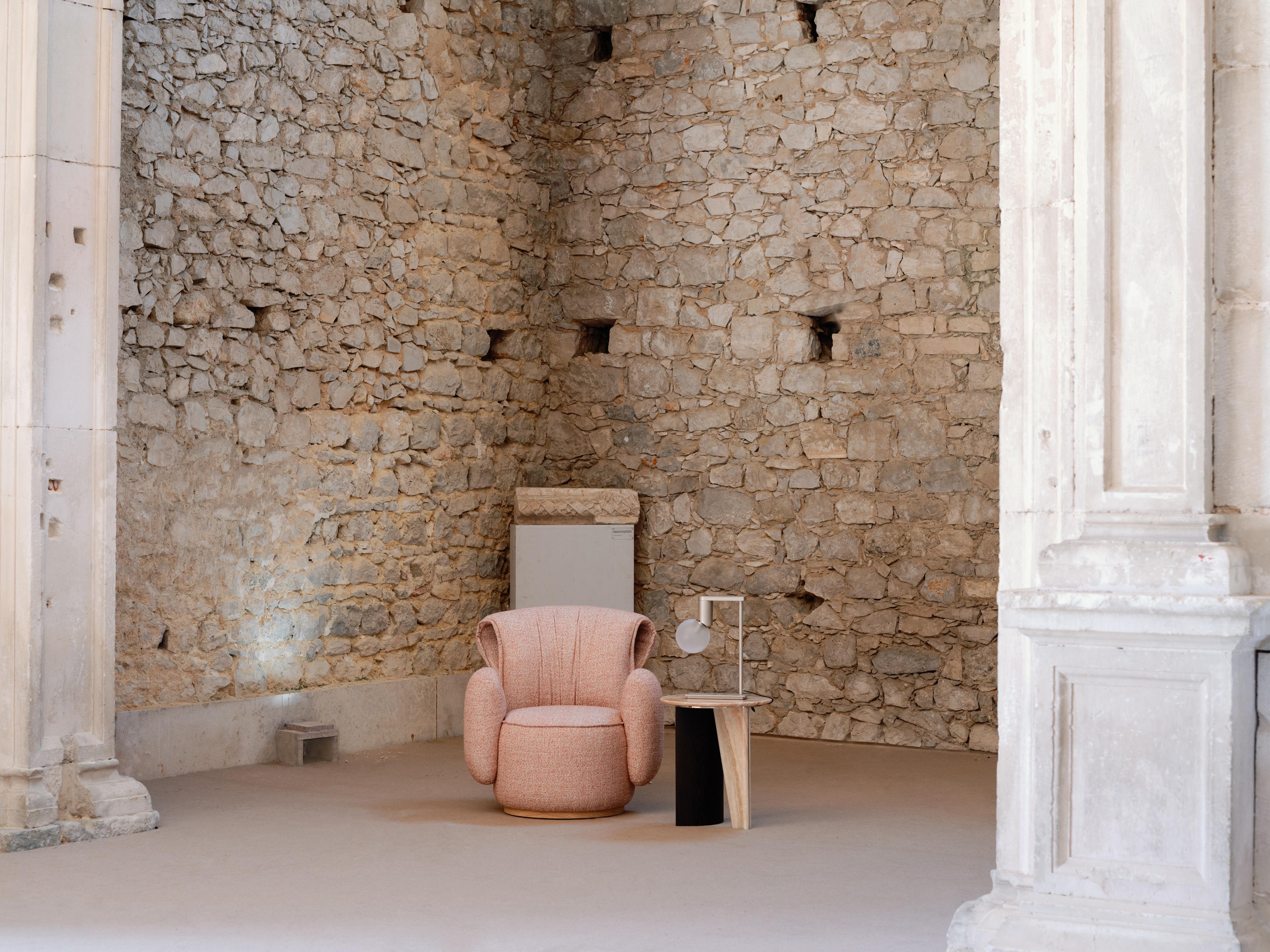 Fauteuil Grass, Collection Contemporary, Fabriqué à la main au Portugal - Europe par Greenapple.

Le fauteuil Grass tire sa forme de la goutte de rosée sur l'herbe, propre à la Nature, et promet un havre de paix pour les matins nuageux. L'artisanat