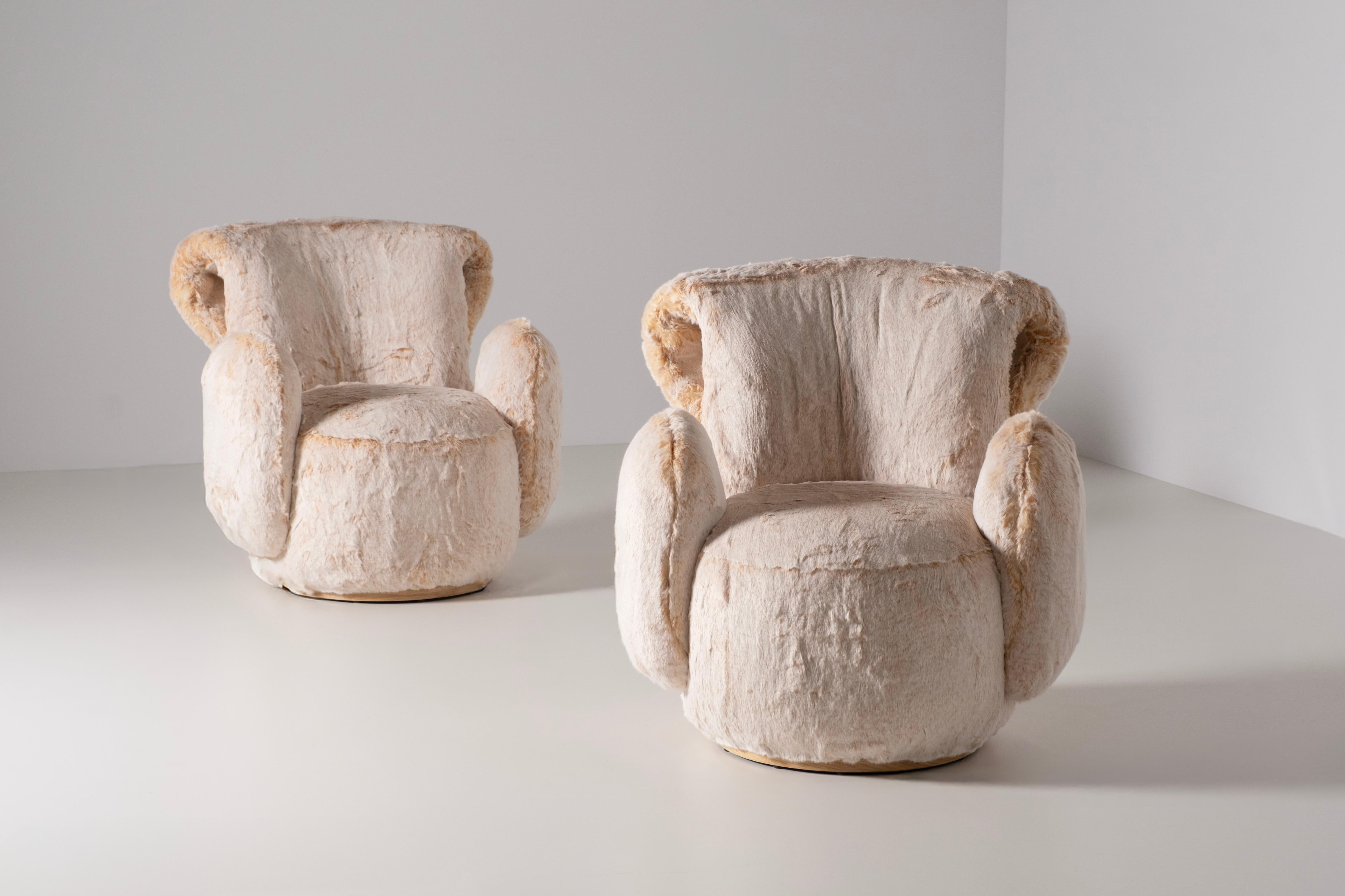 Modern Grass Set/2 Sessel, Pfirsich Creme Kunstfell, Handgemacht von Greenapple im Angebot 7