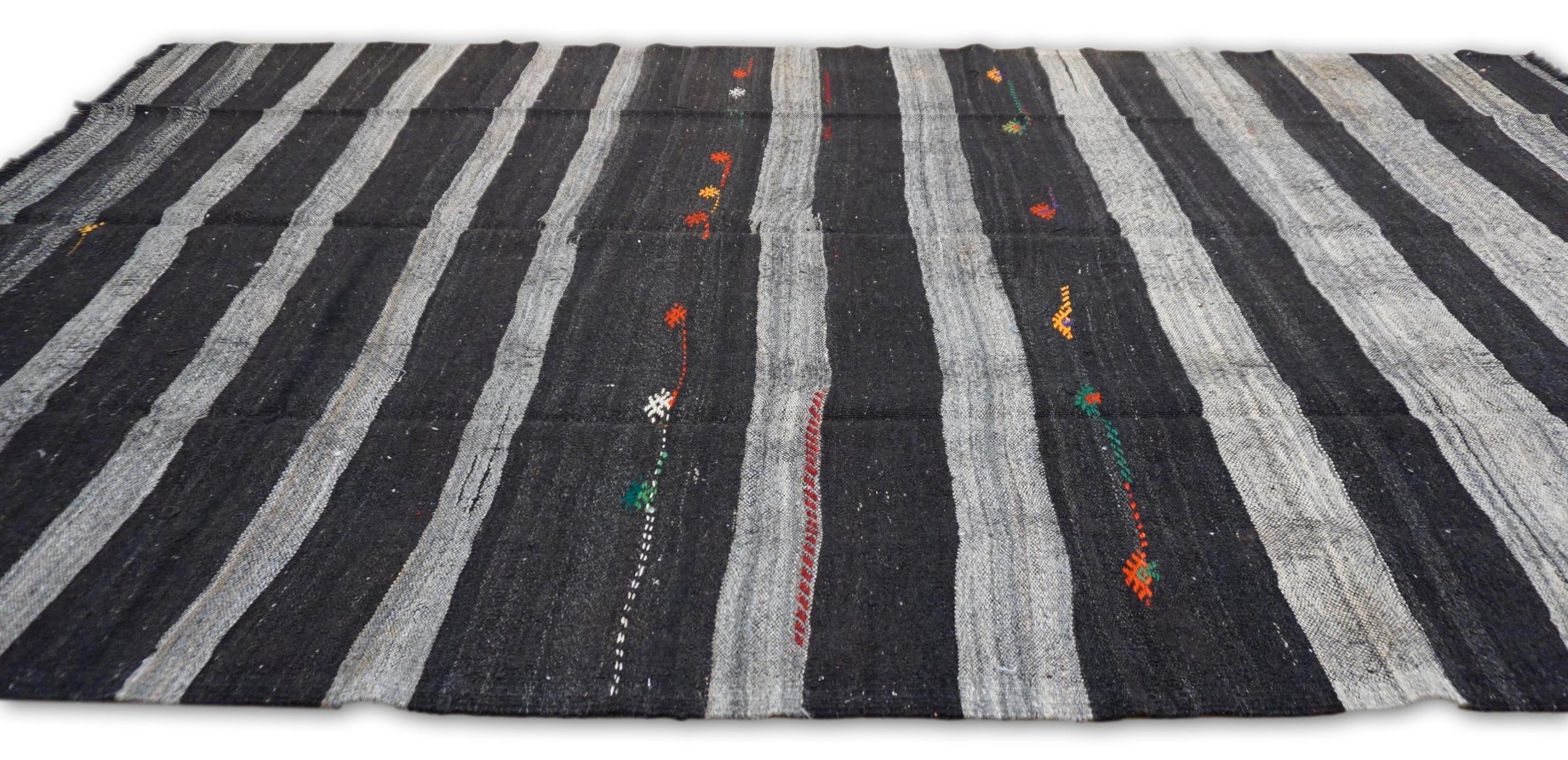Turco Kilim moderno in pelo di capra grigio e marrone 6'10''x11'8'' Circa 1960 in vendita