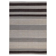 Kilim moderno de lana con motivos lineales gris y marrón marengo 5'9''x8'2''